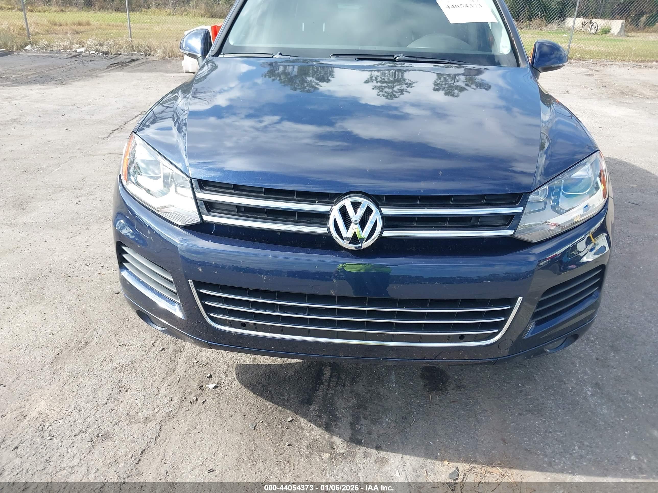 VOLKSWAGEN TOUAREG image 6