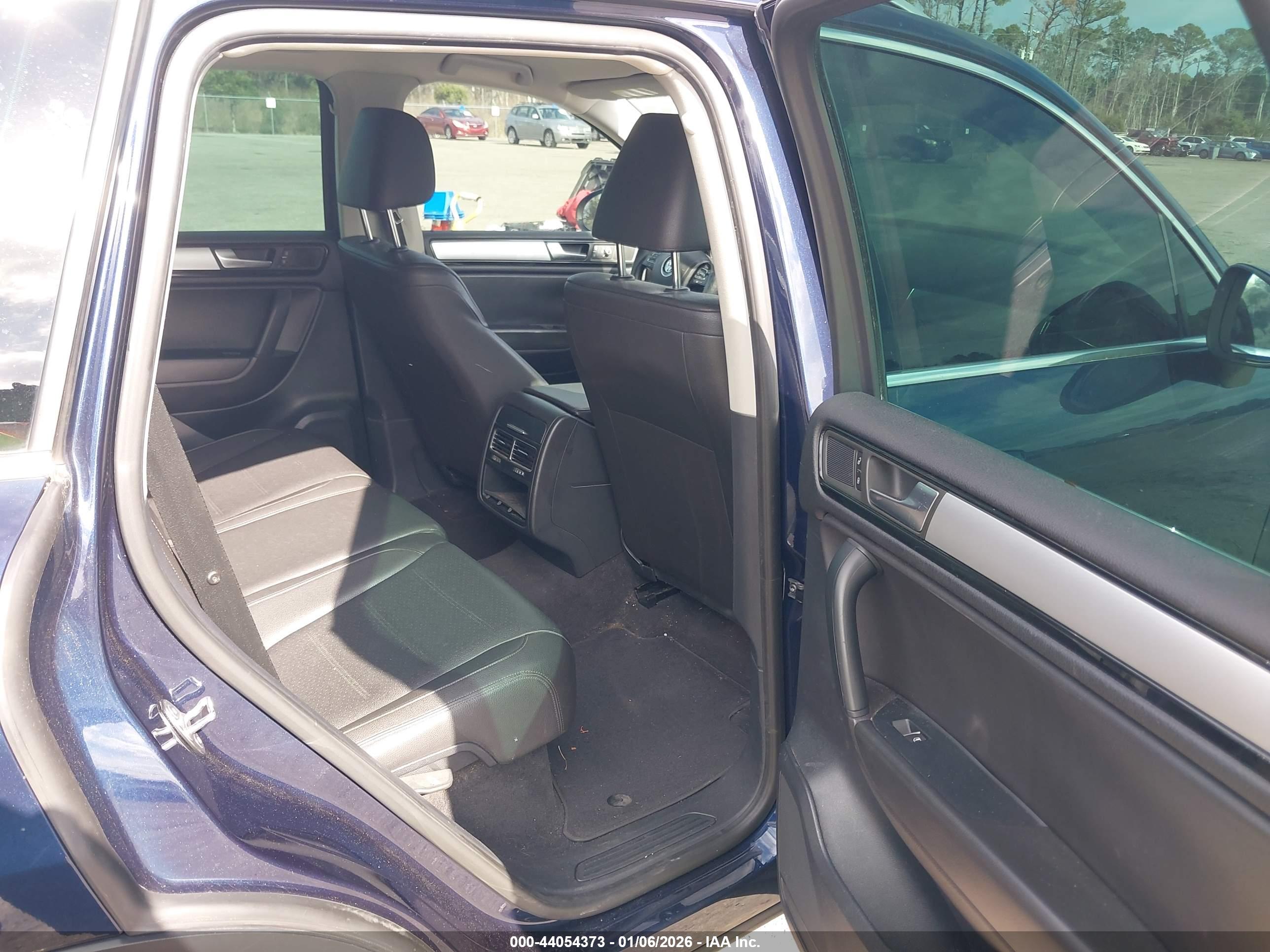 VOLKSWAGEN TOUAREG image 8