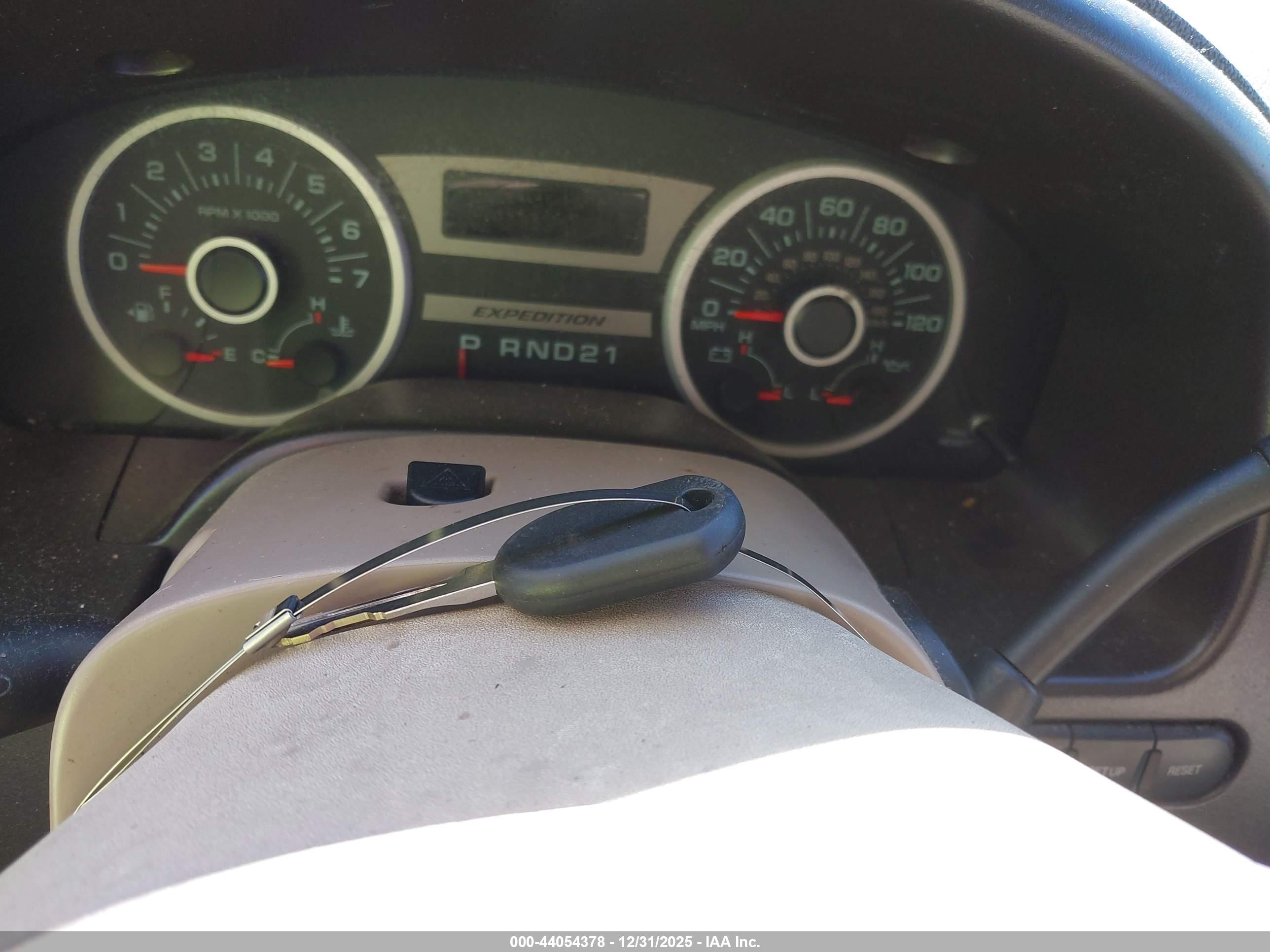 FORD EXPEDITION image 11