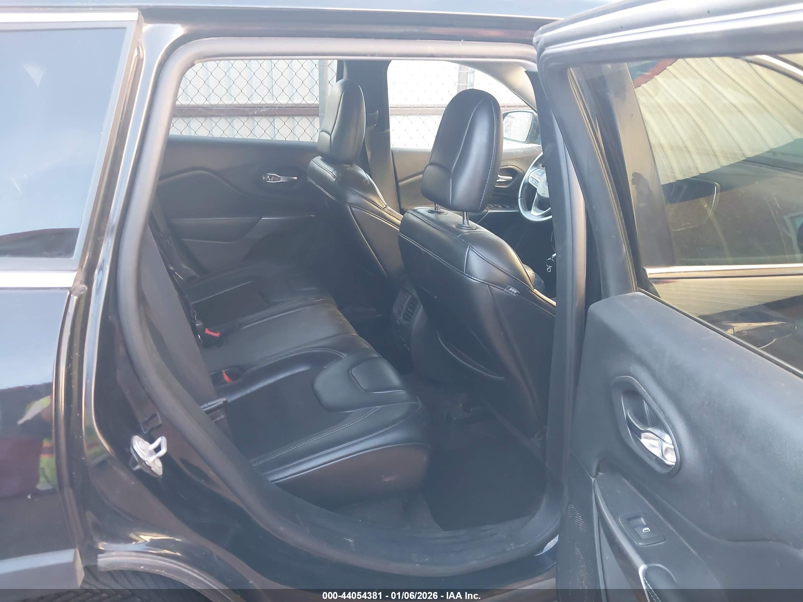 JEEP CHEROKEE image 8