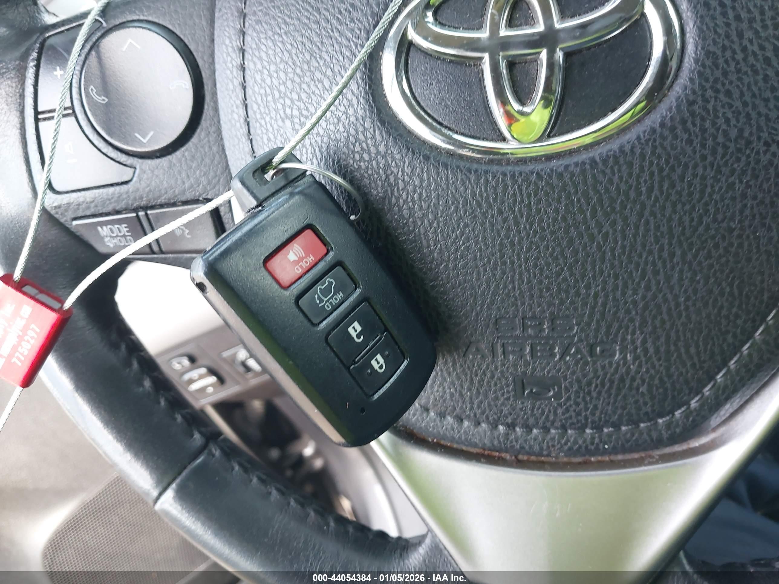 TOYOTA RAV4 image 11