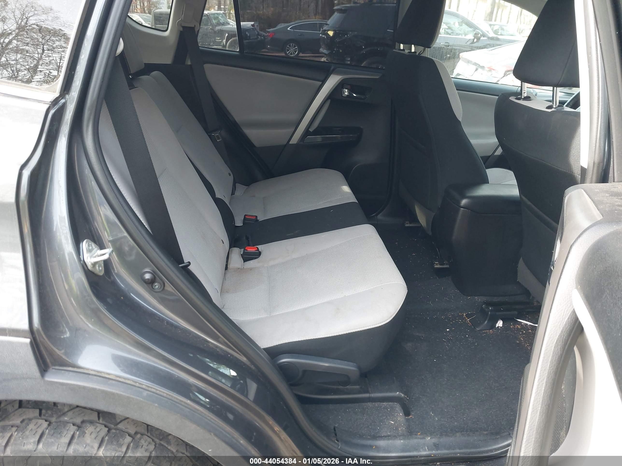 TOYOTA RAV4 image 8