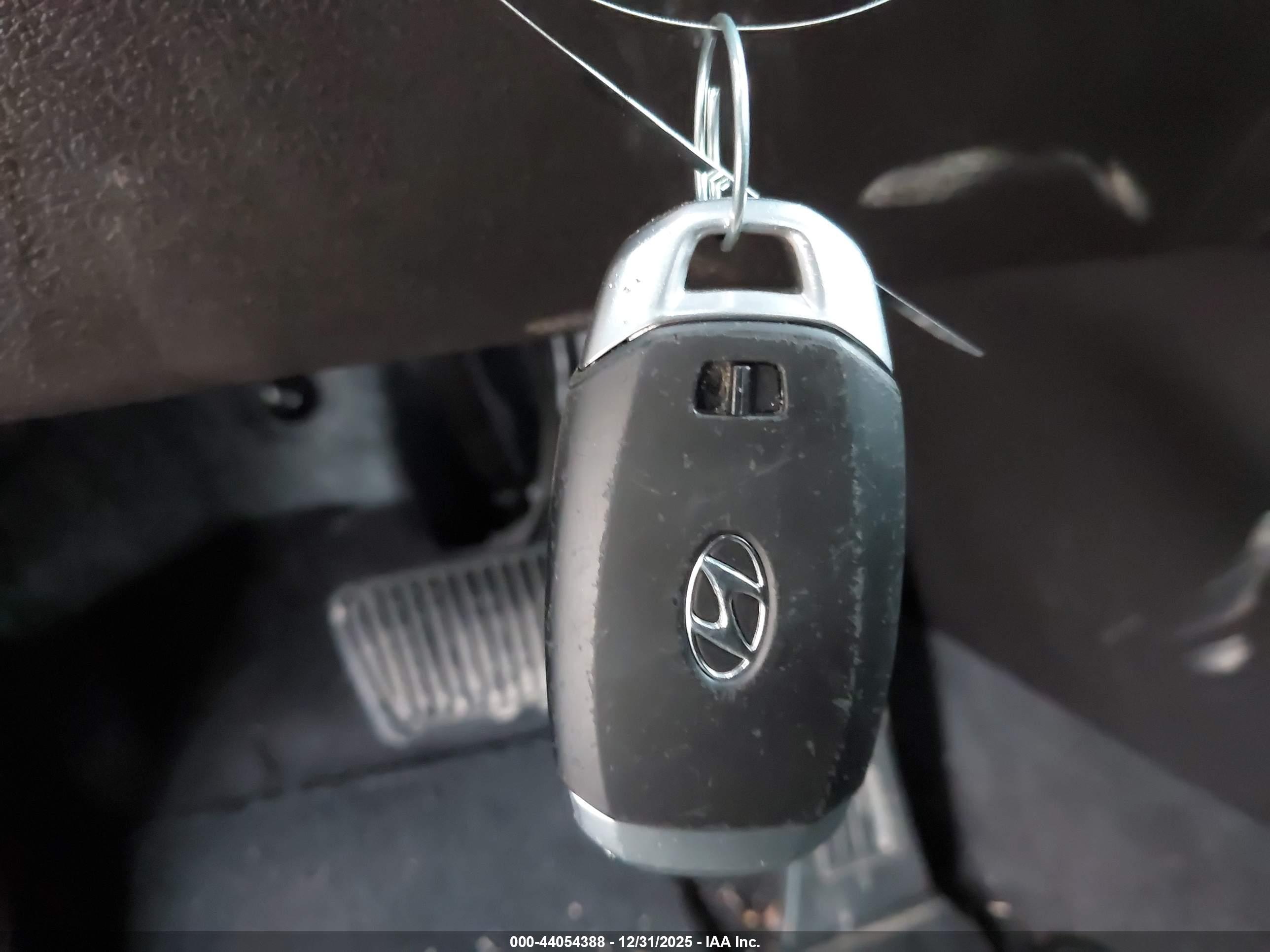 HYUNDAI SANTA image 11