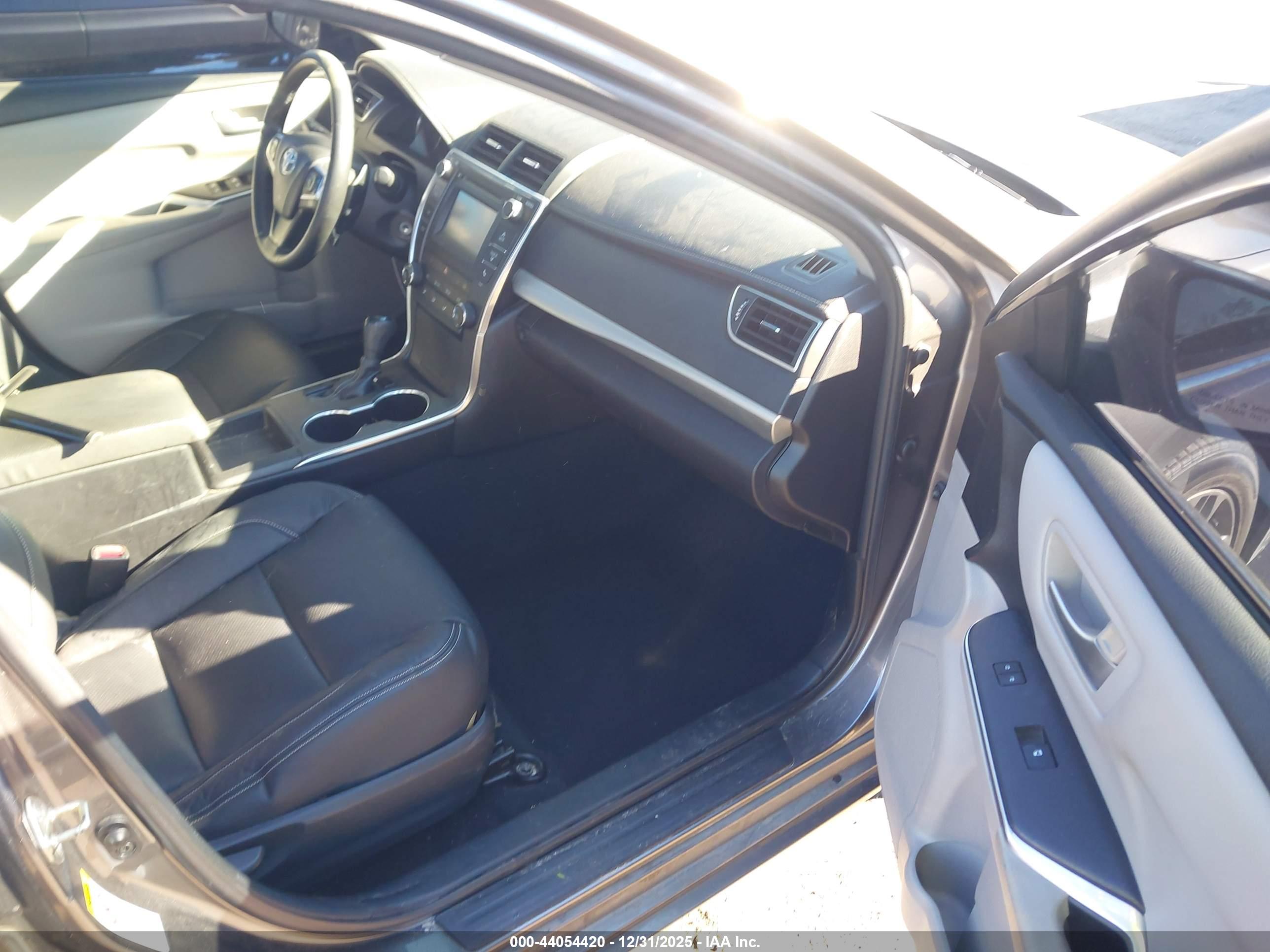 TOYOTA CAMRY image 5