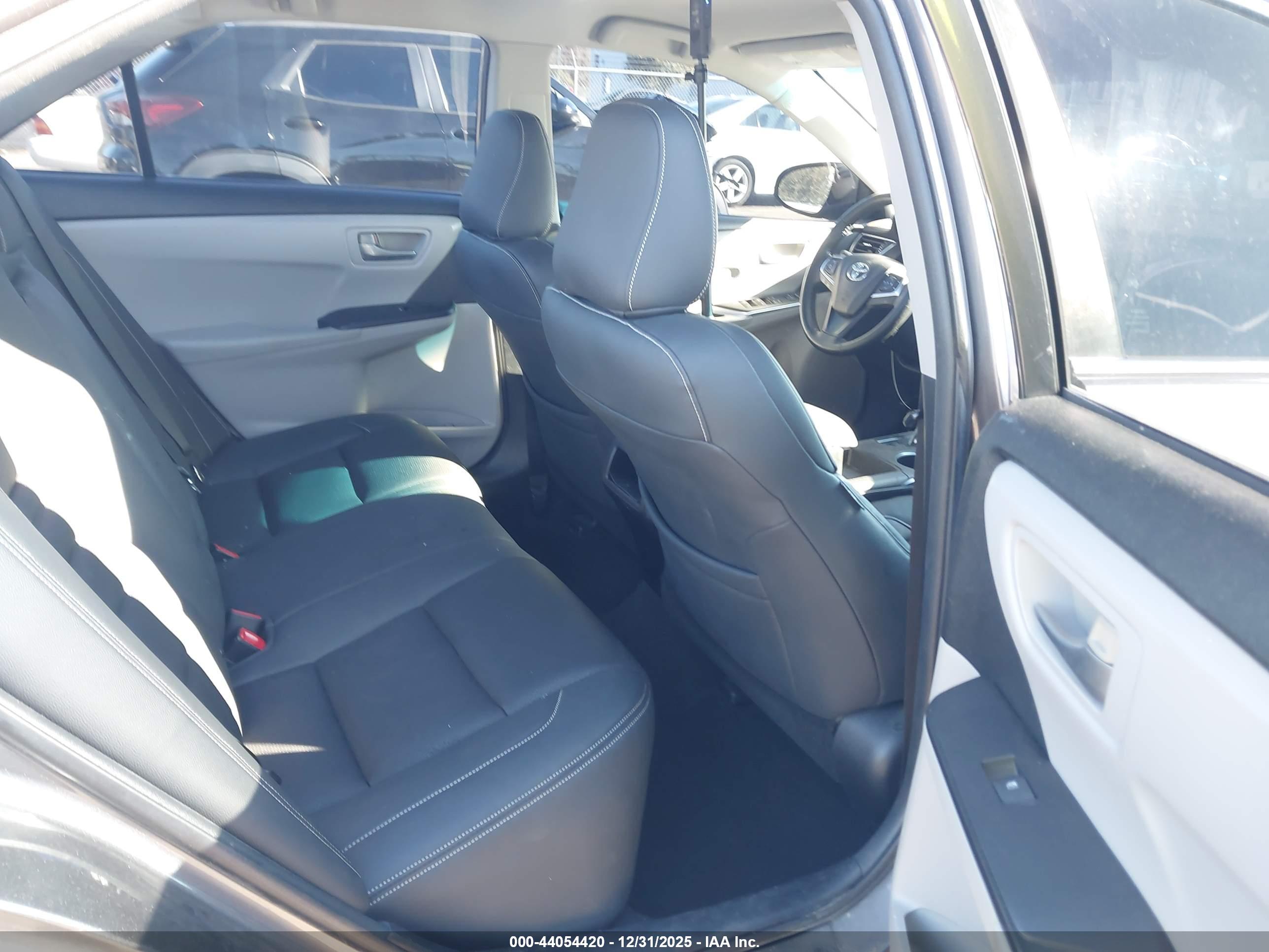 TOYOTA CAMRY image 8