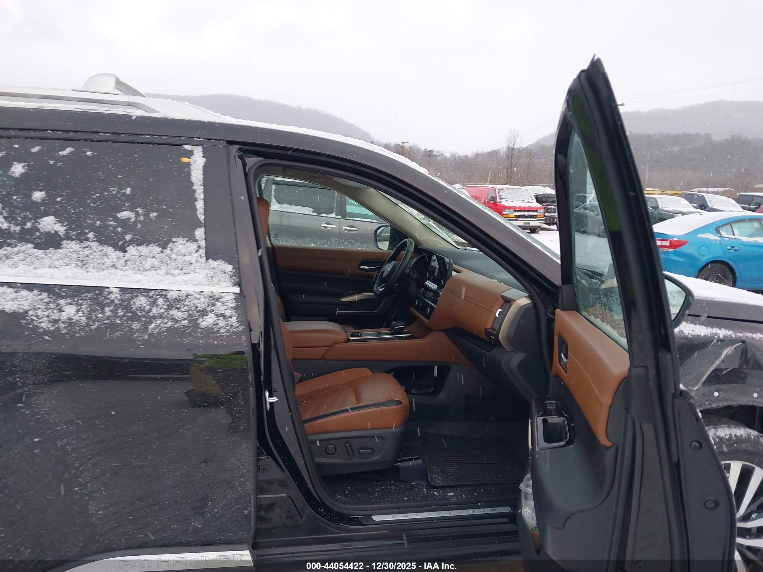 NISSAN PATHFINDER image 5