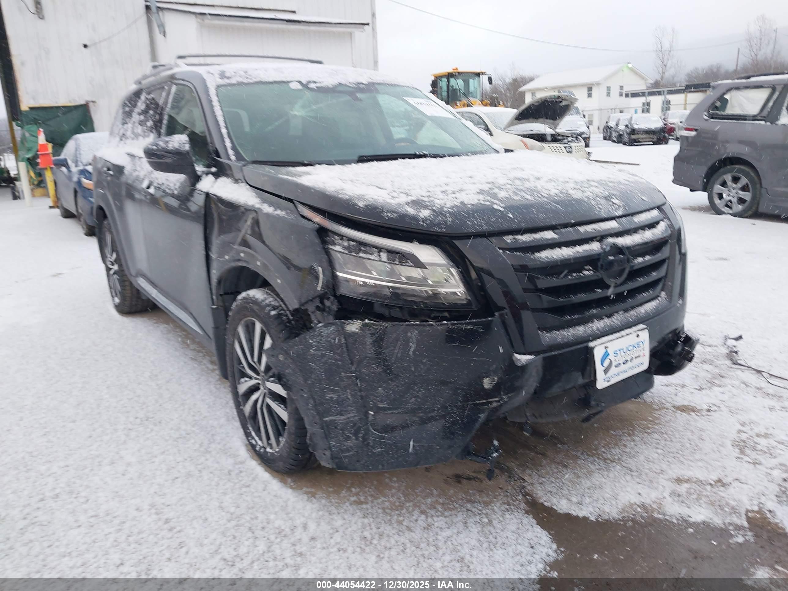 NISSAN PATHFINDER image 6