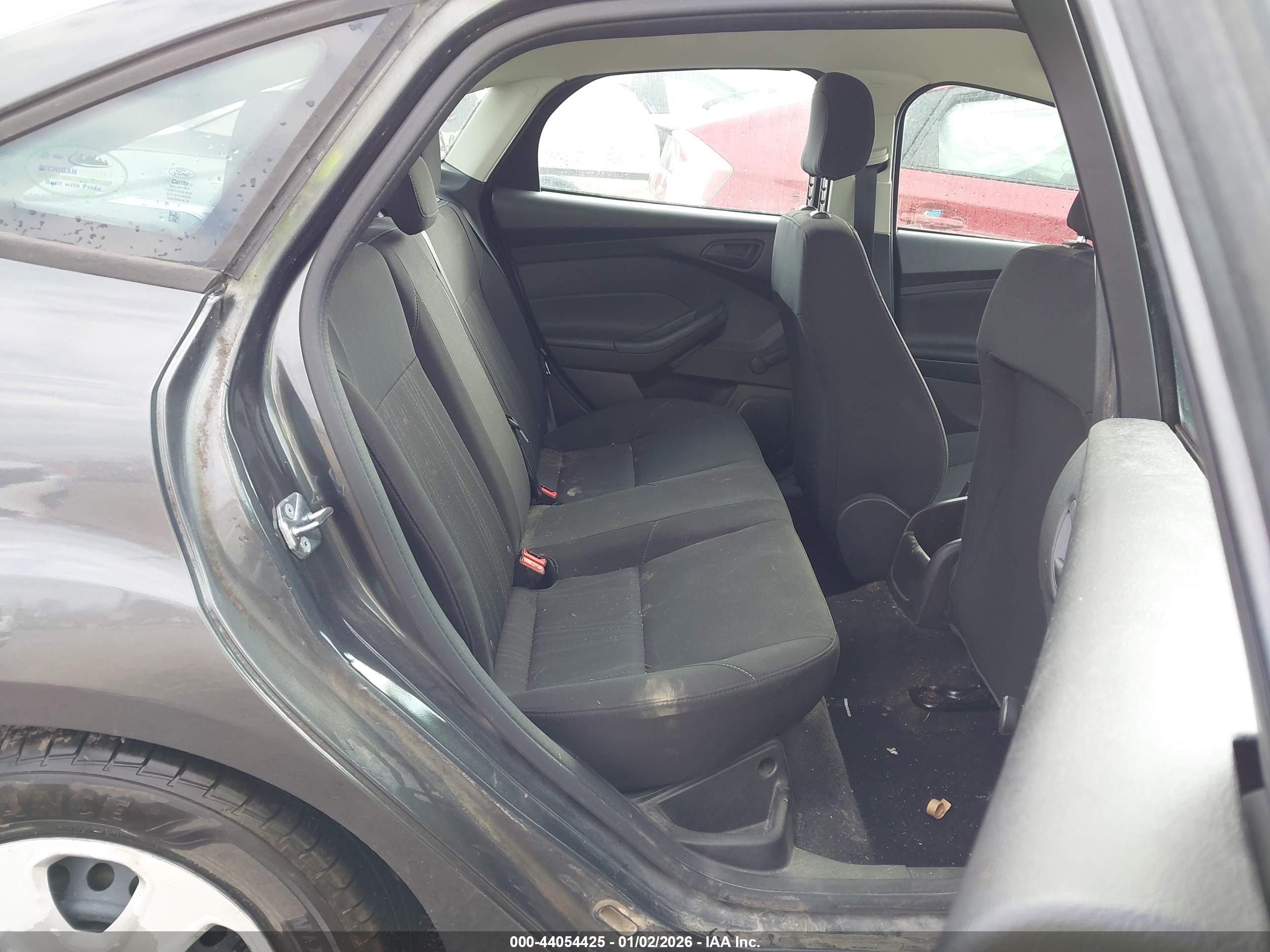 FORD FOCUS image 8