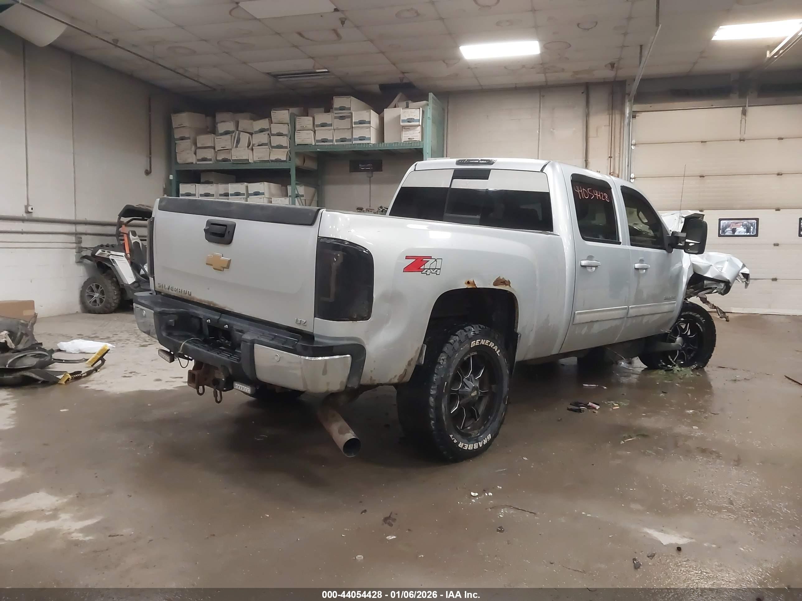 CHEVROLET SILVERADO image 4