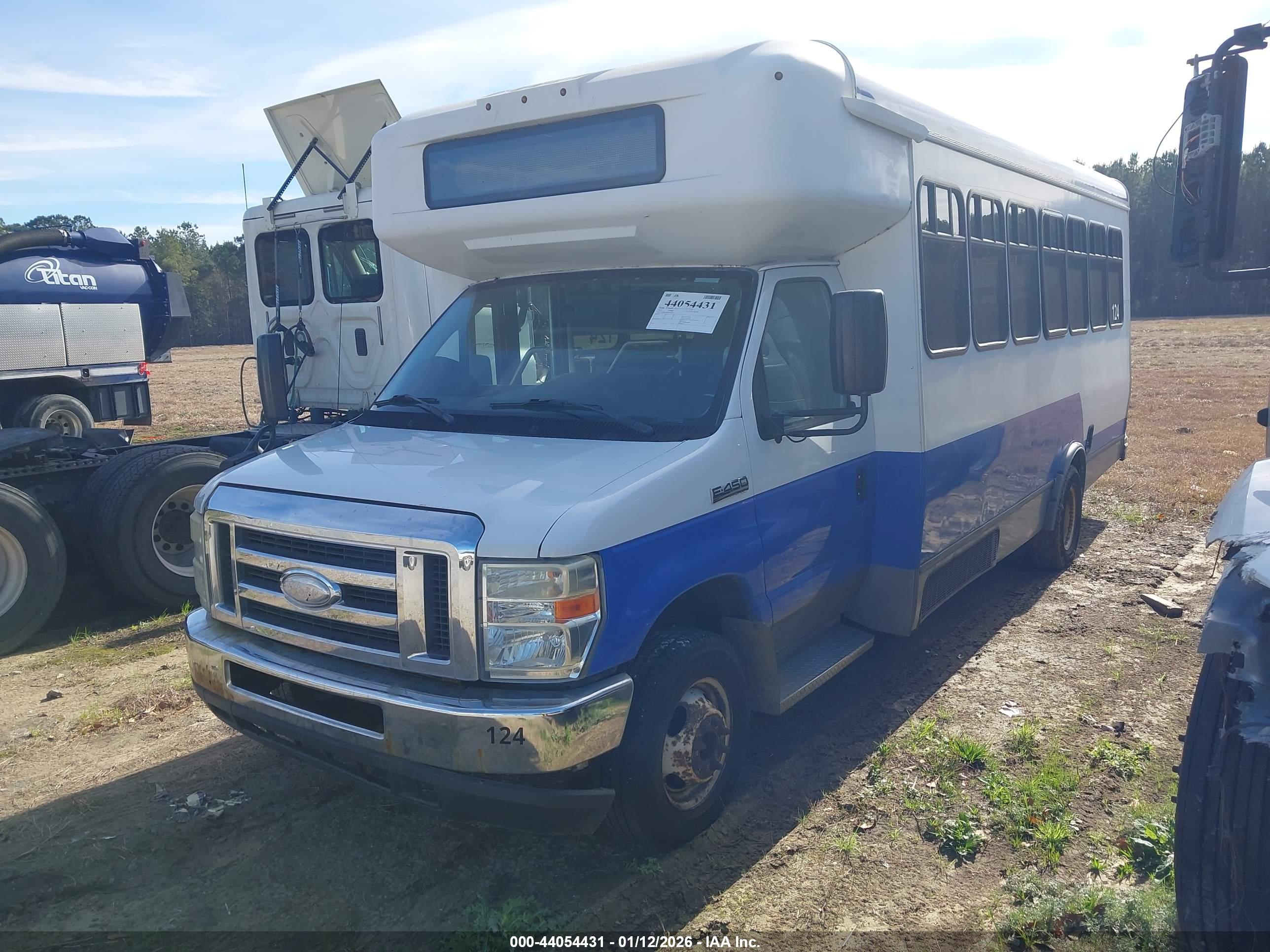 FORD E-450 image 2