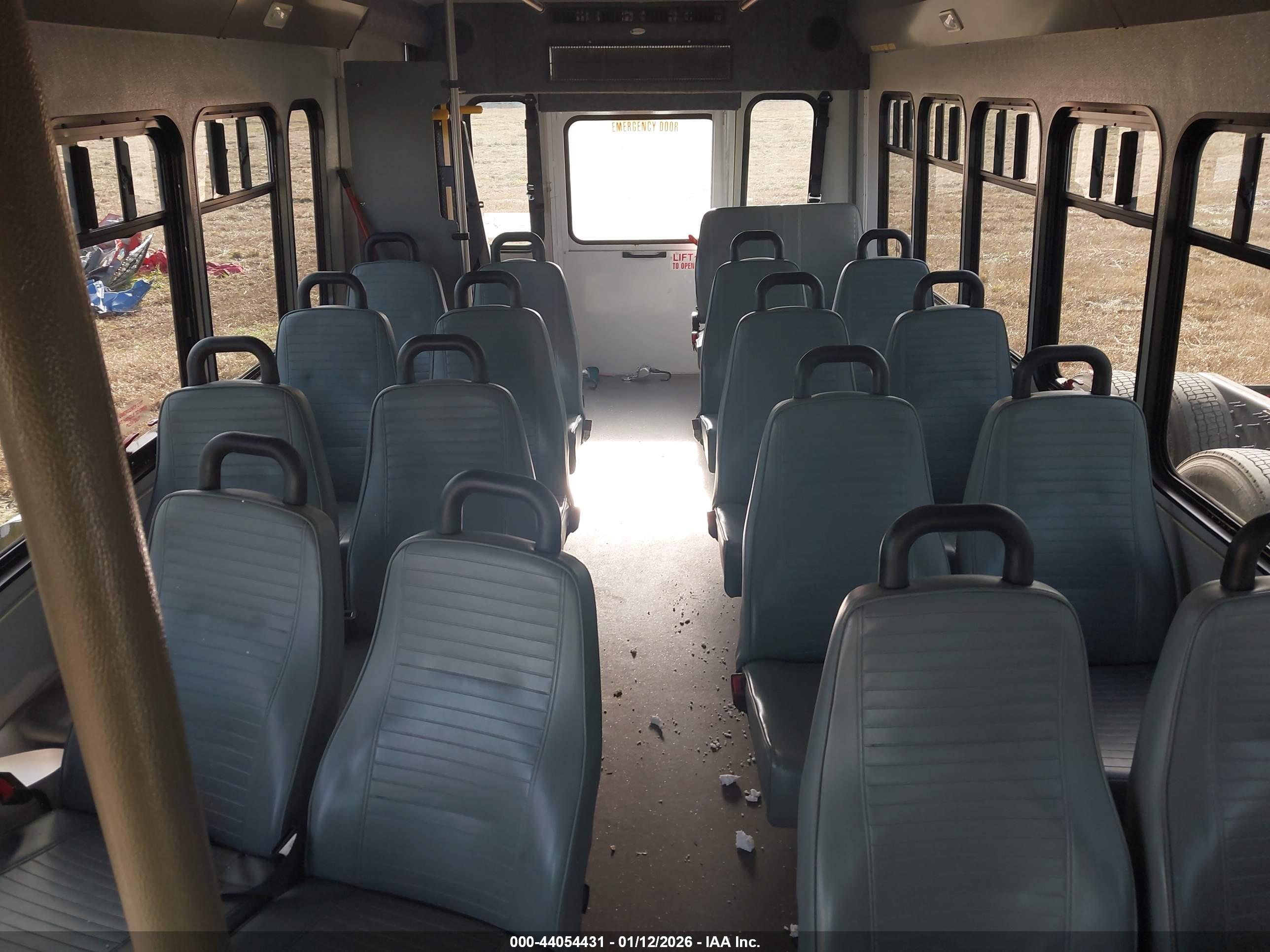 FORD E-450 image 7