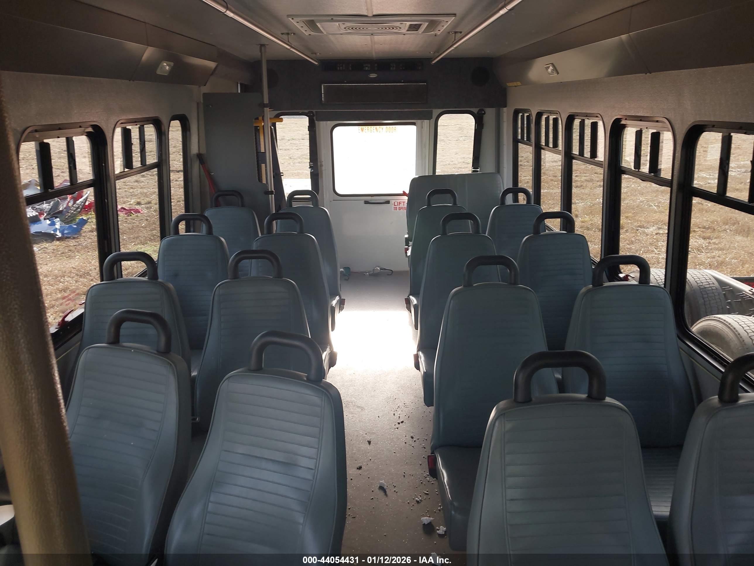 FORD E-450 image 8
