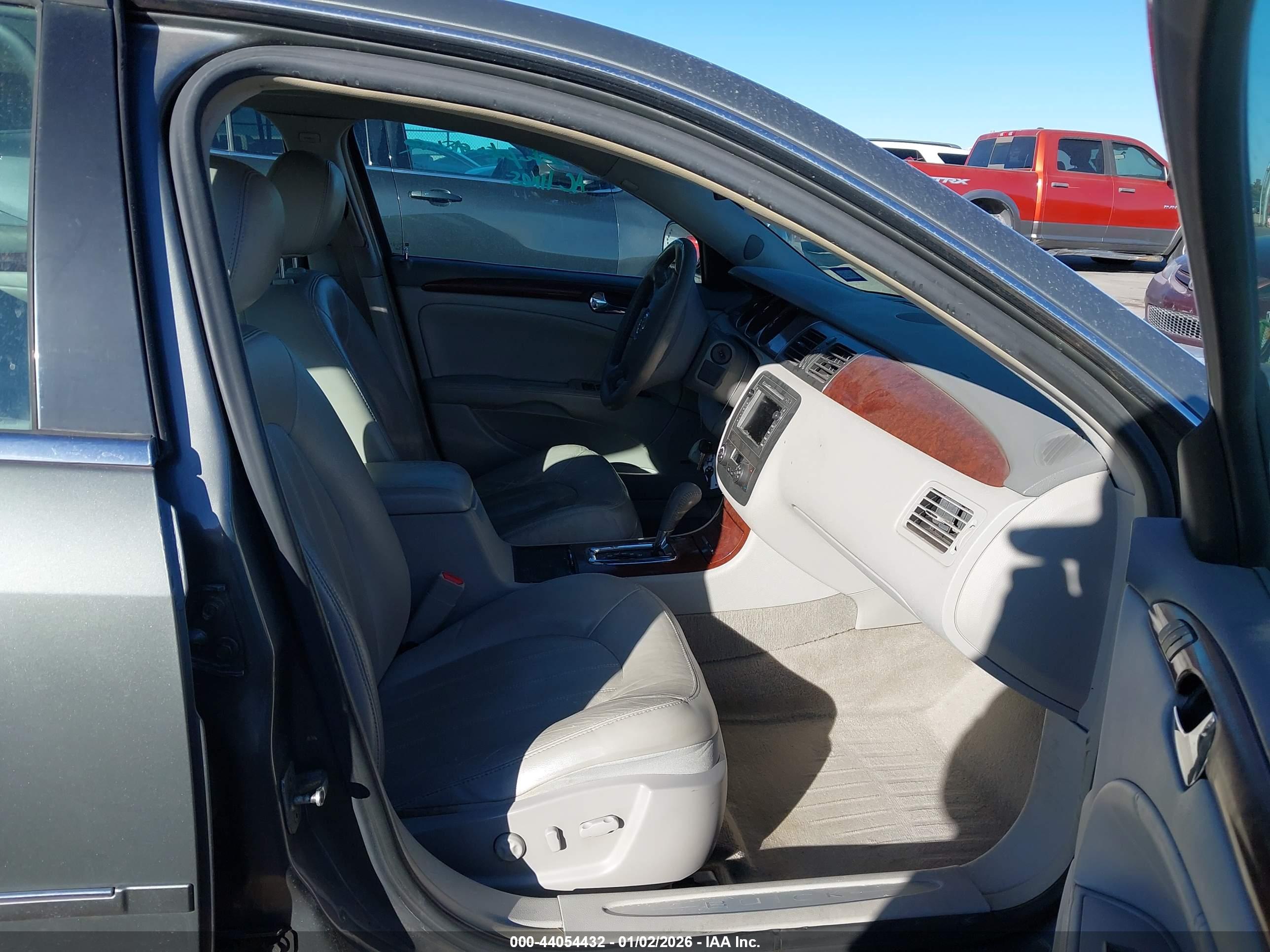 BUICK LUCERNE image 5