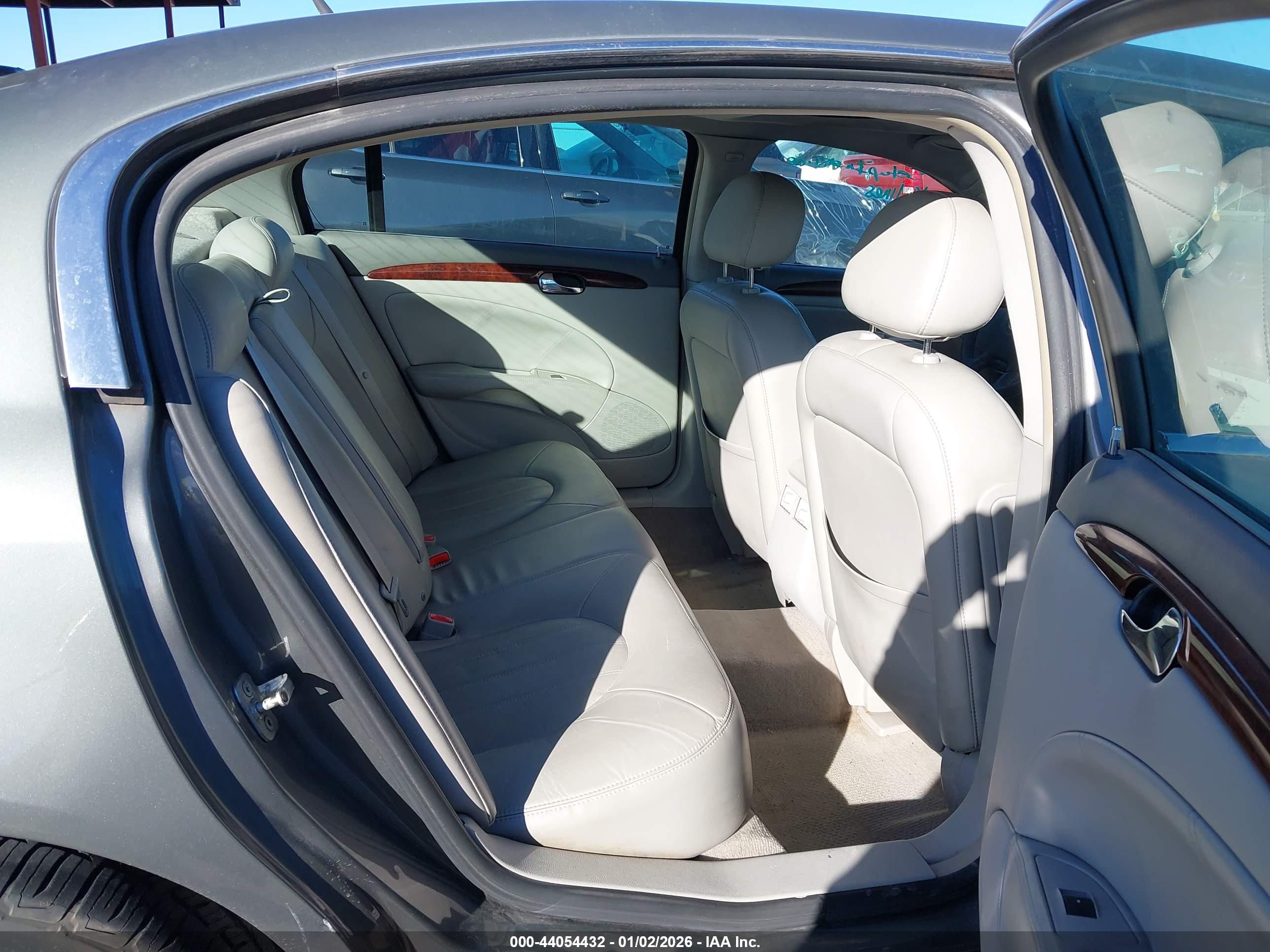 BUICK LUCERNE image 8