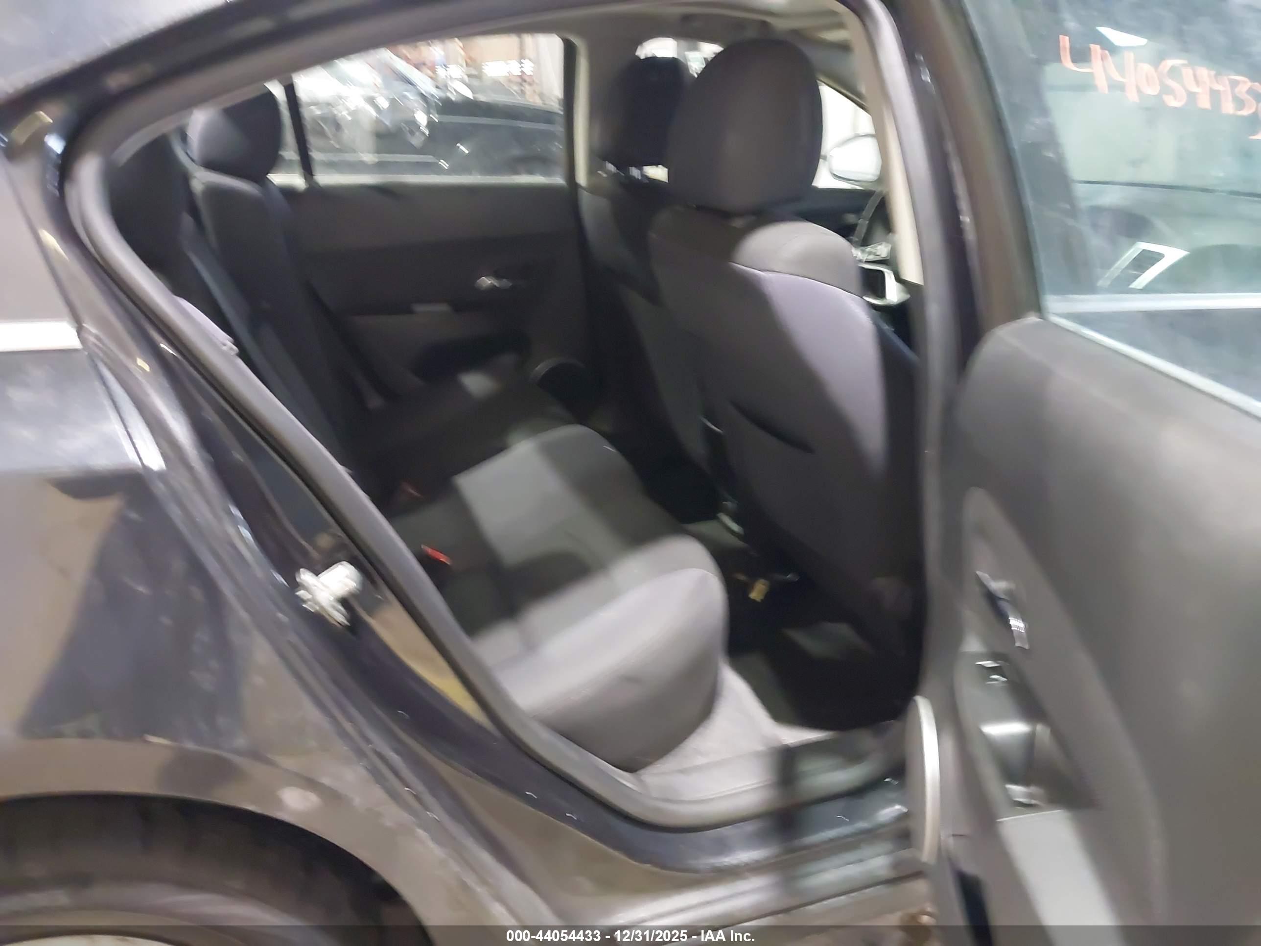 CHEVROLET CRUZE image 8