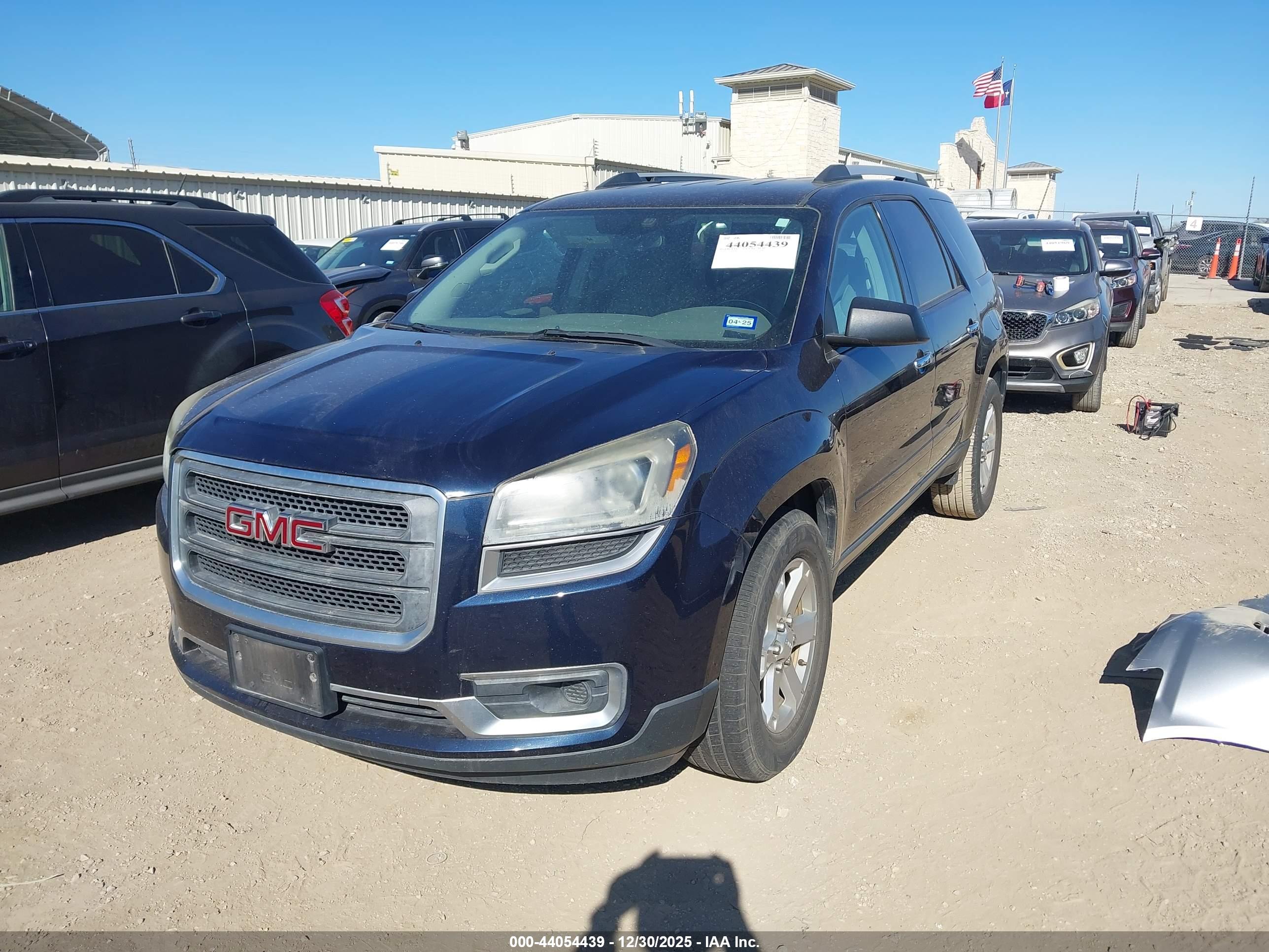 GMC ACADIA image 2