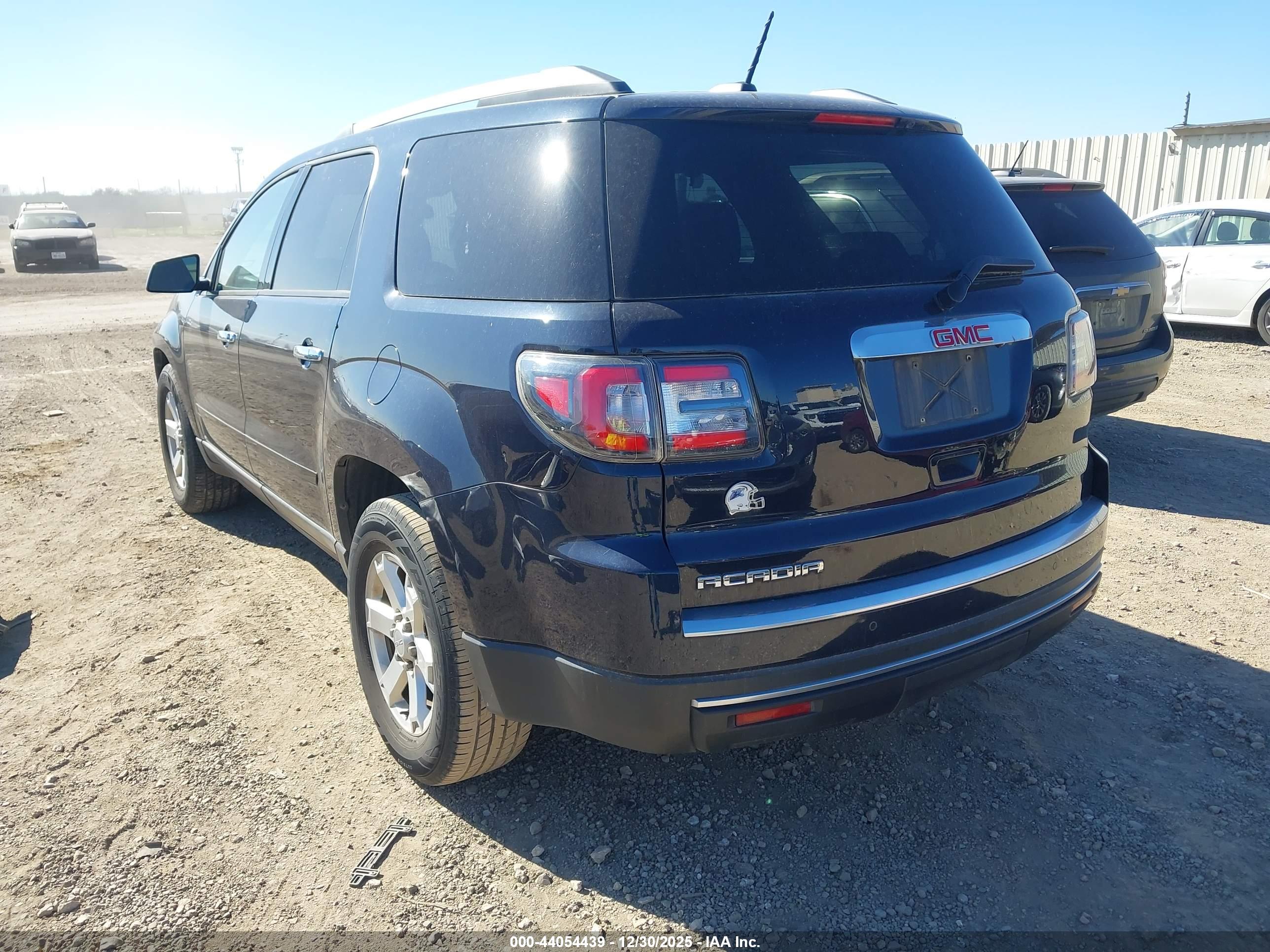 GMC ACADIA image 3