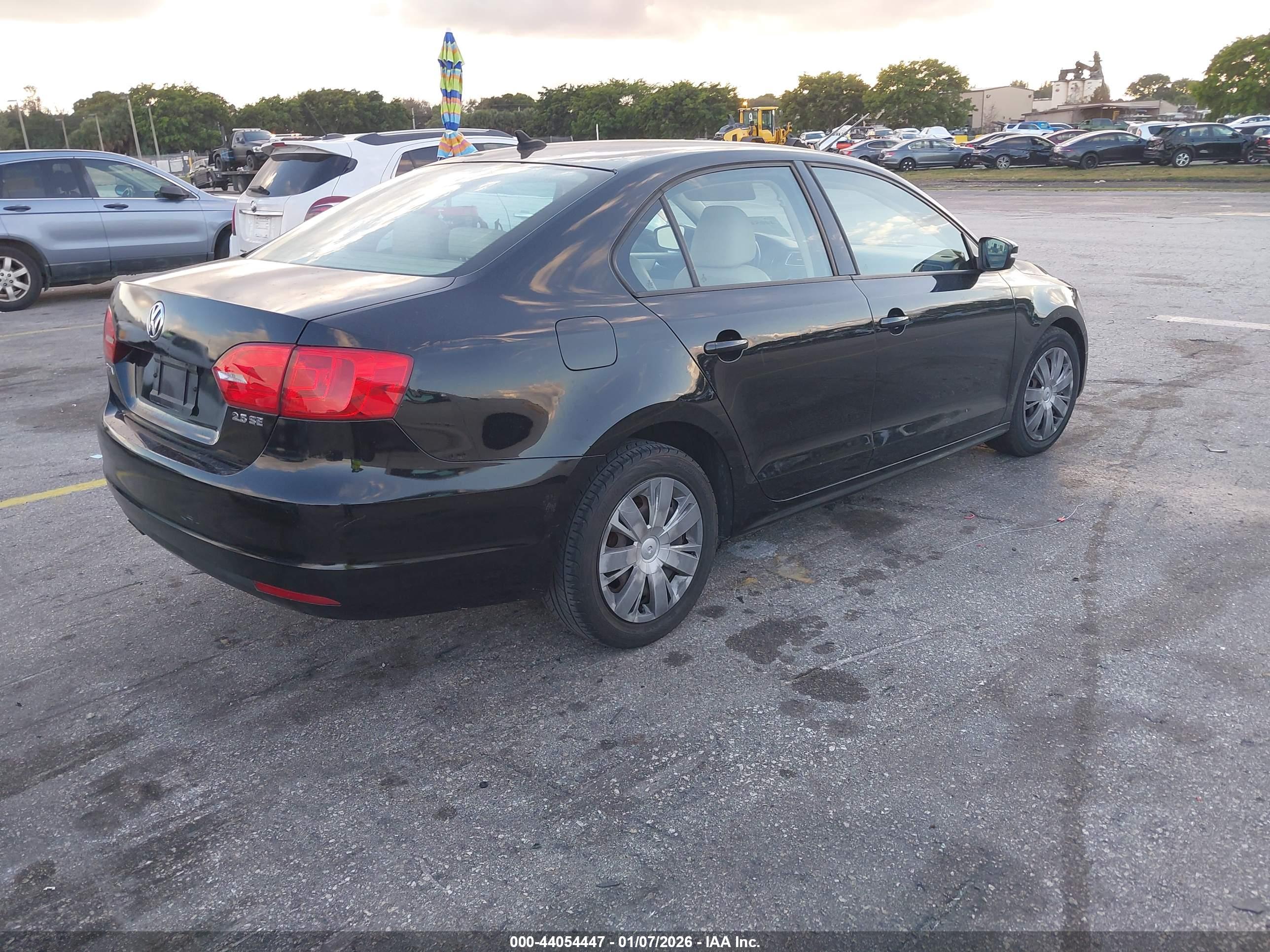 VOLKSWAGEN JETTA image 4