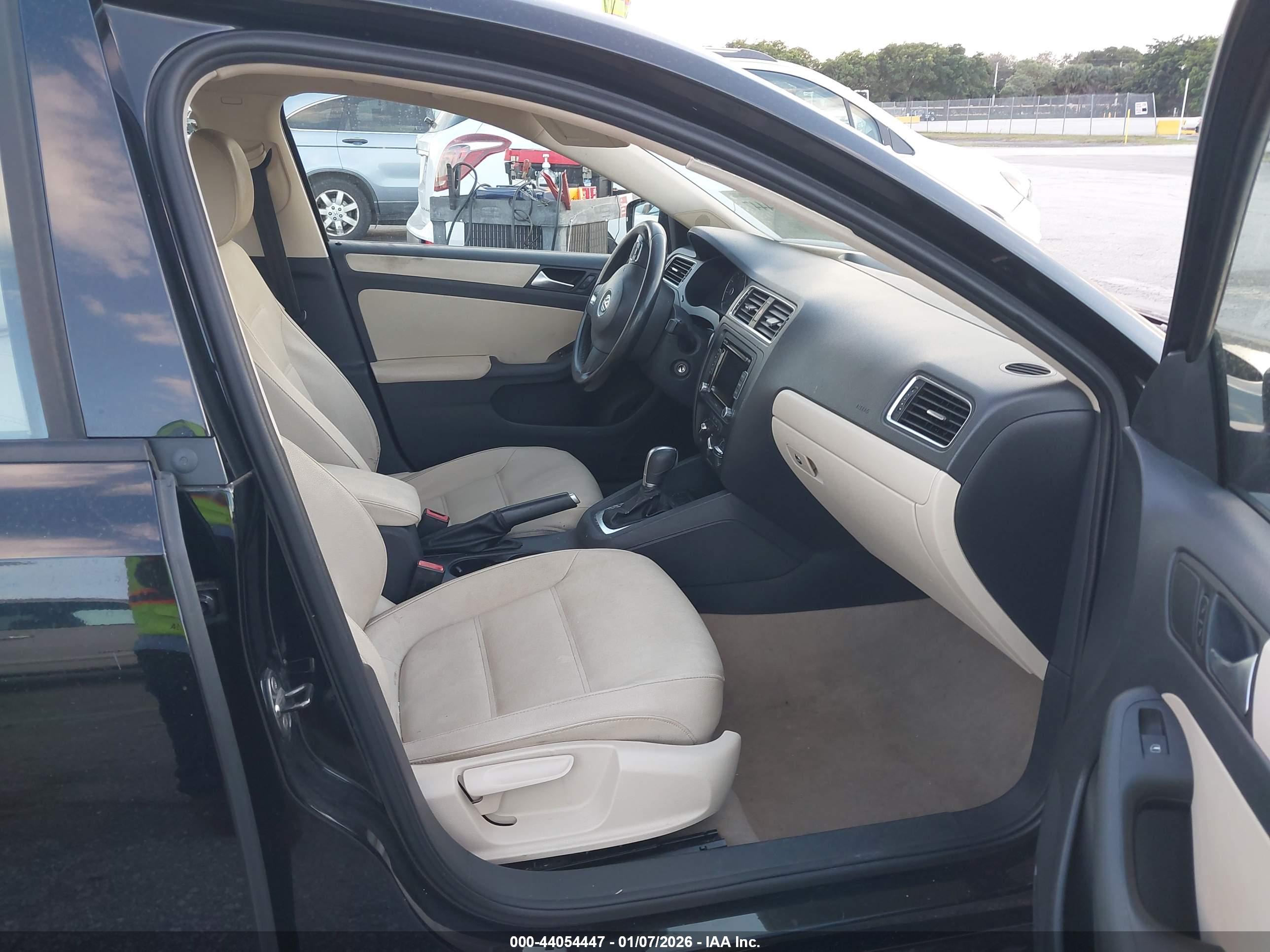 VOLKSWAGEN JETTA image 5