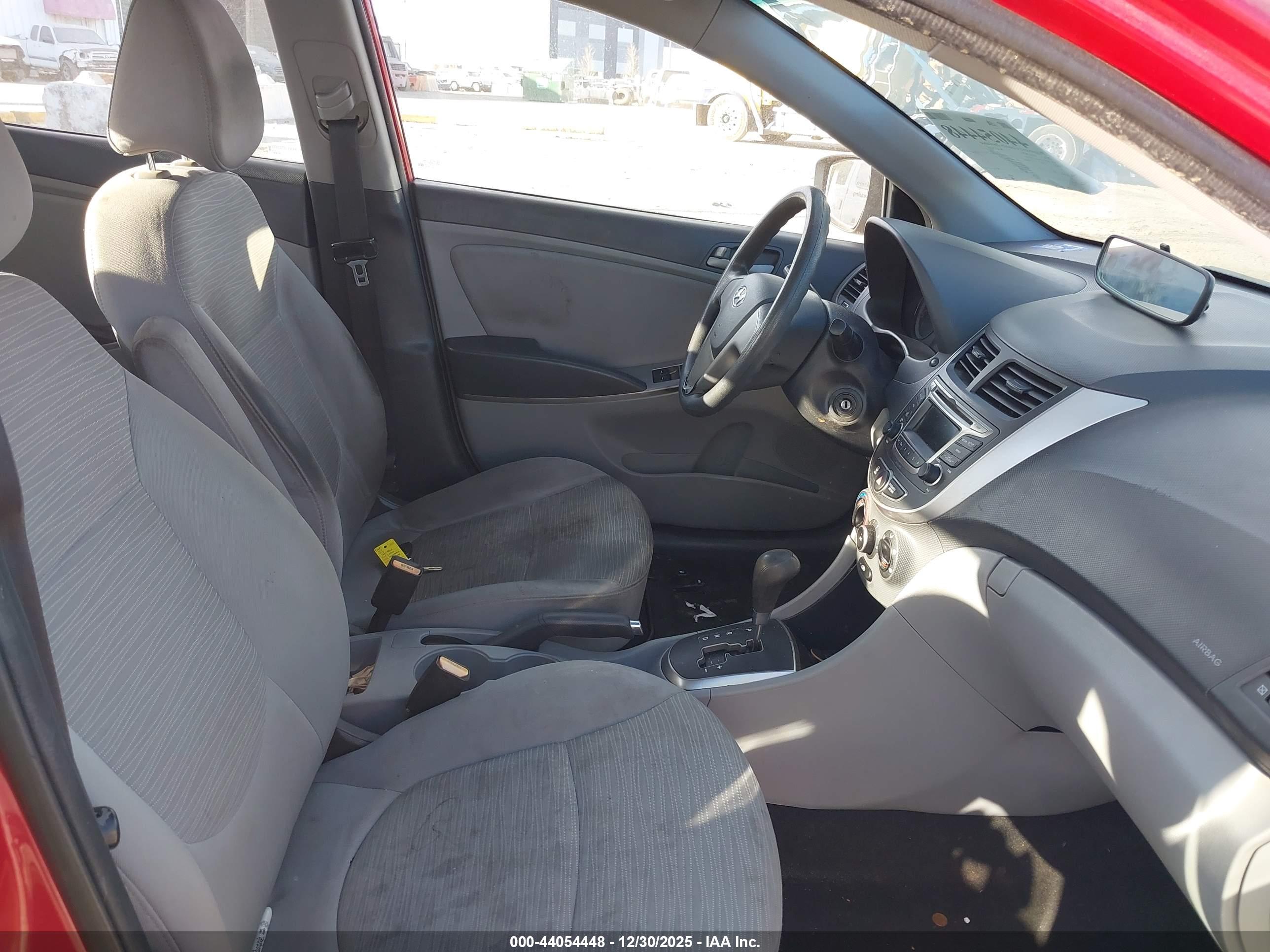 HYUNDAI ACCENT image 5
