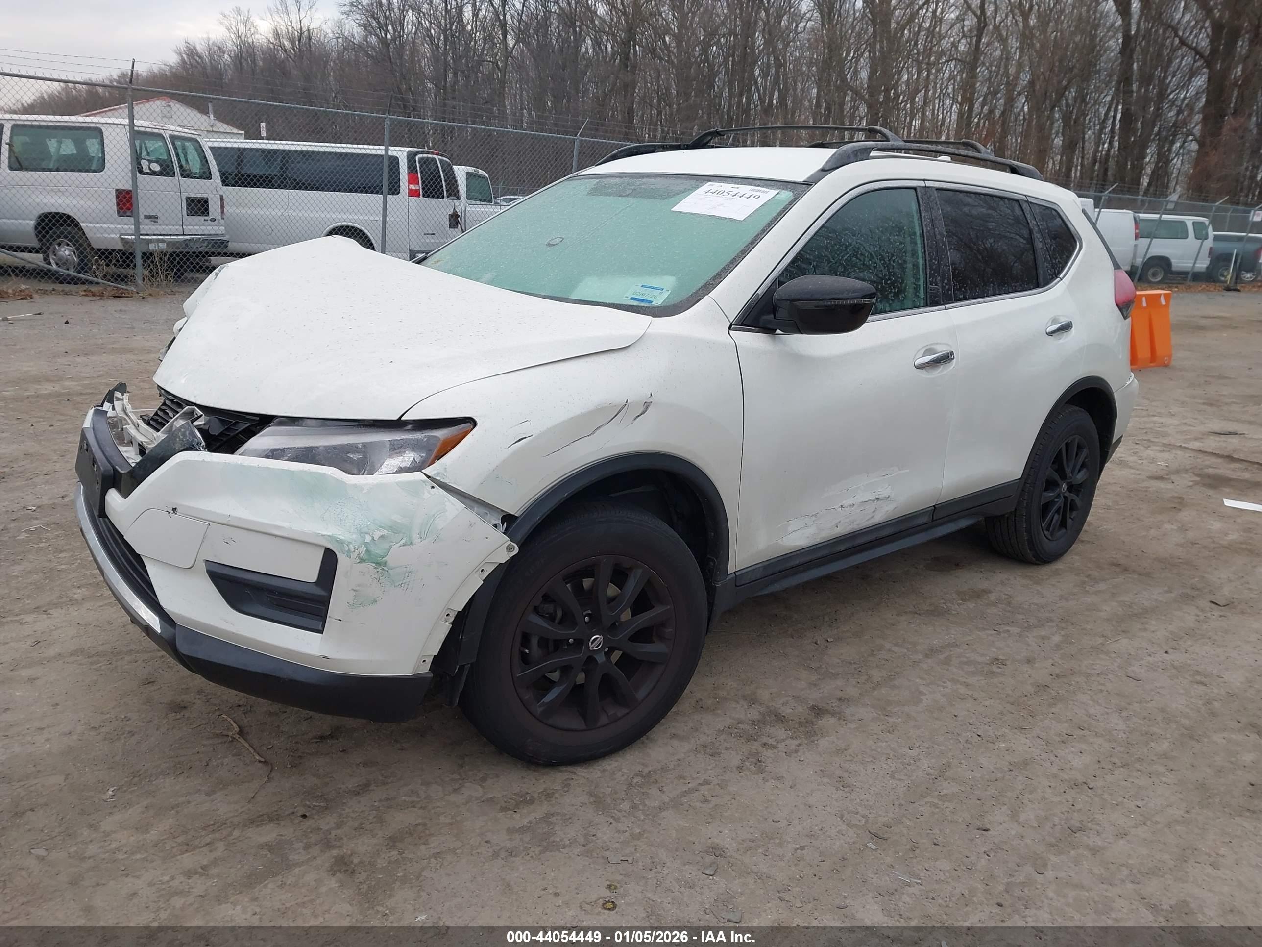 NISSAN ROGUE image 2