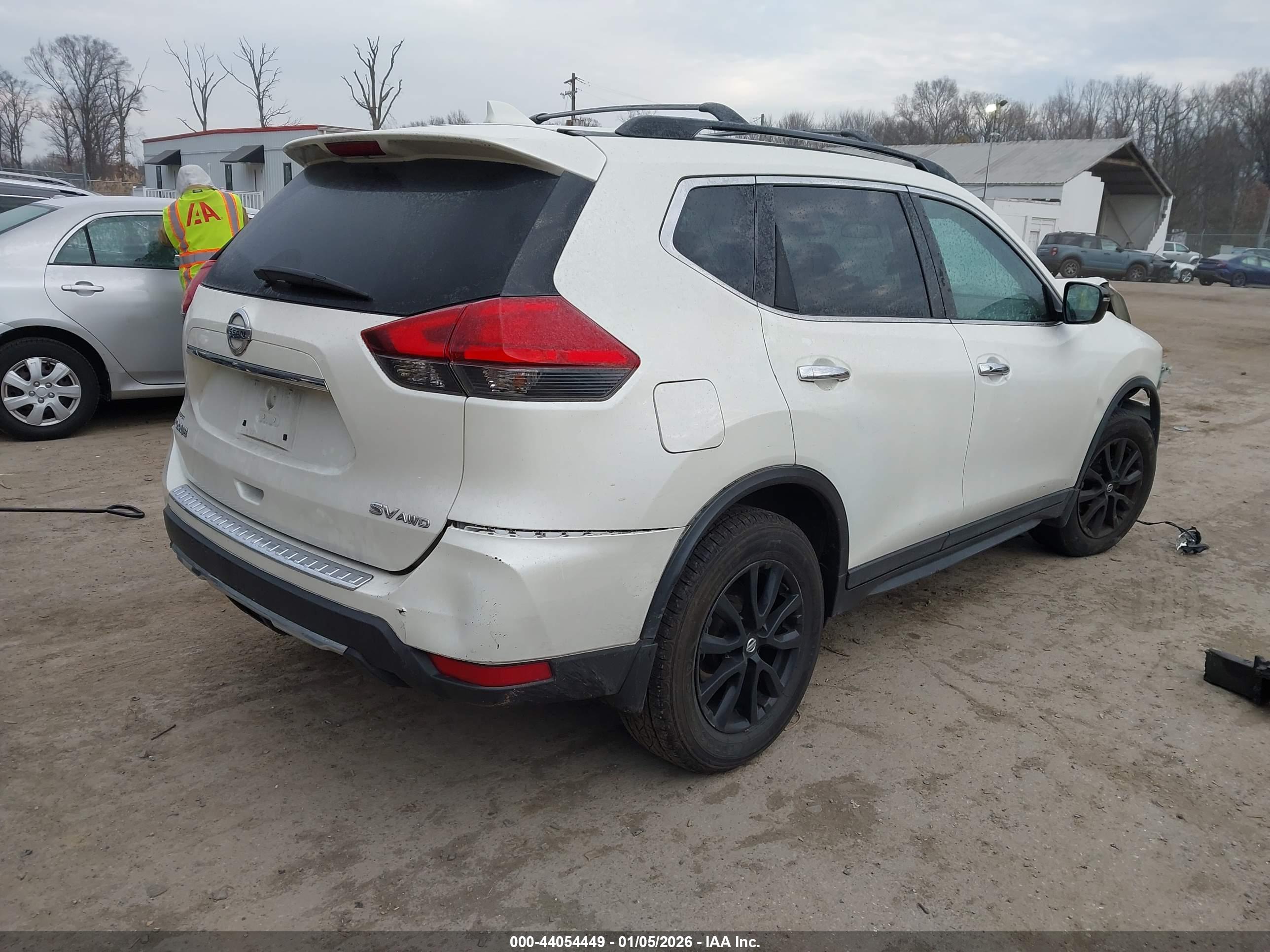 NISSAN ROGUE image 4