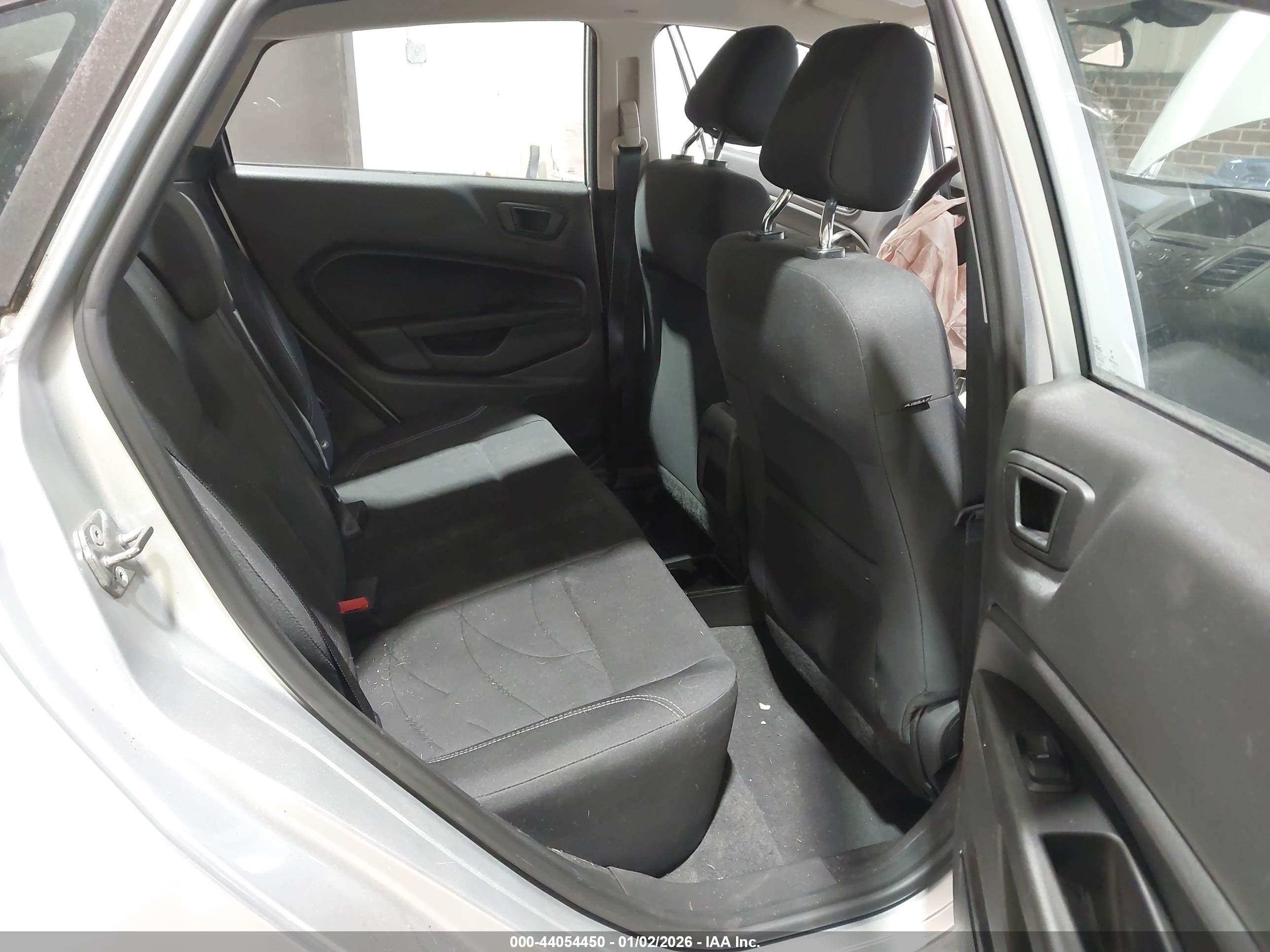 FORD FIESTA image 8
