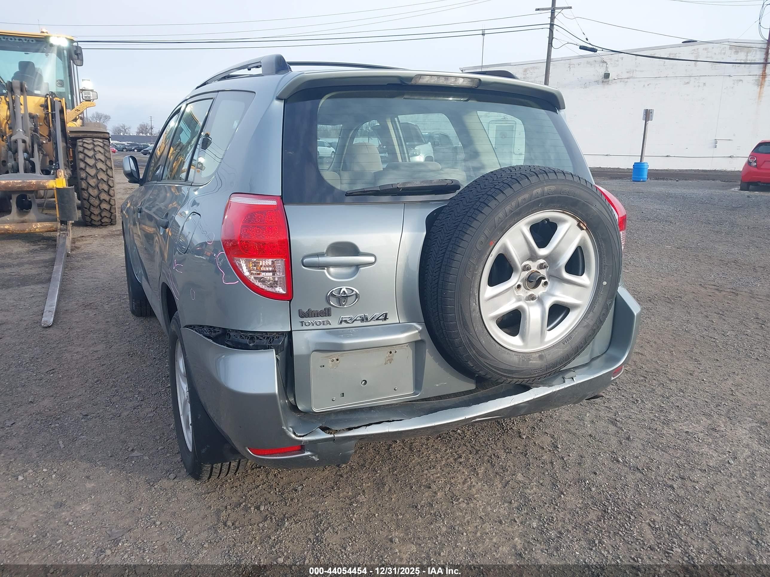 TOYOTA RAV4 image 6