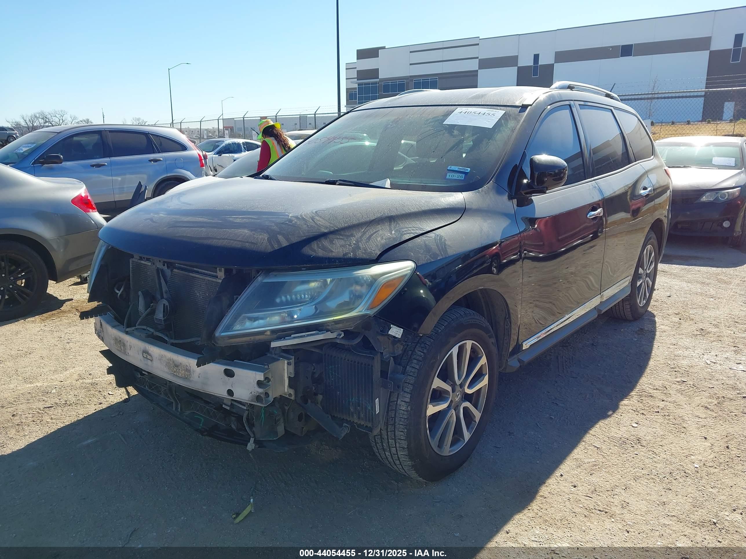 NISSAN PATHFINDER image 2