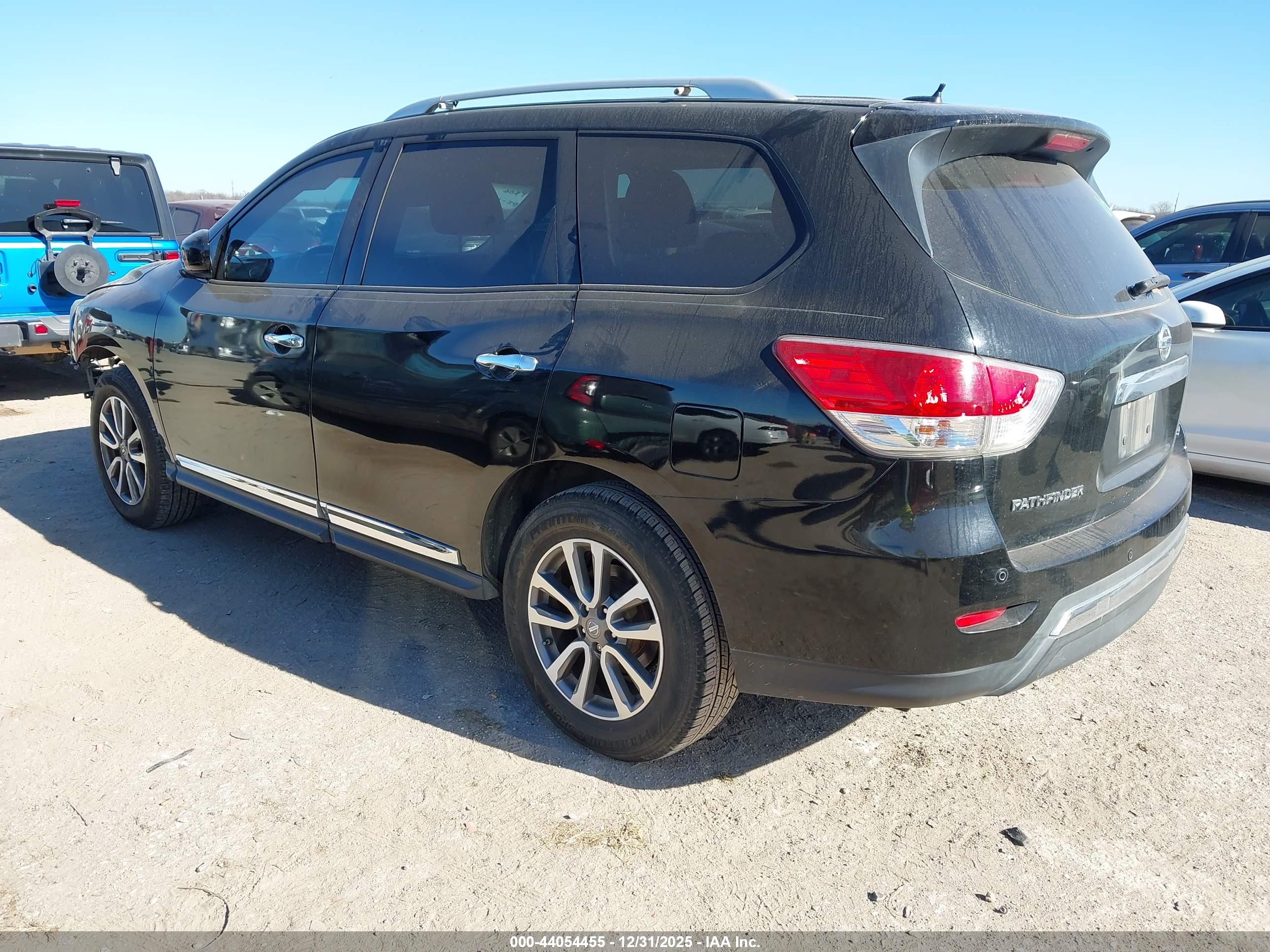 NISSAN PATHFINDER image 3