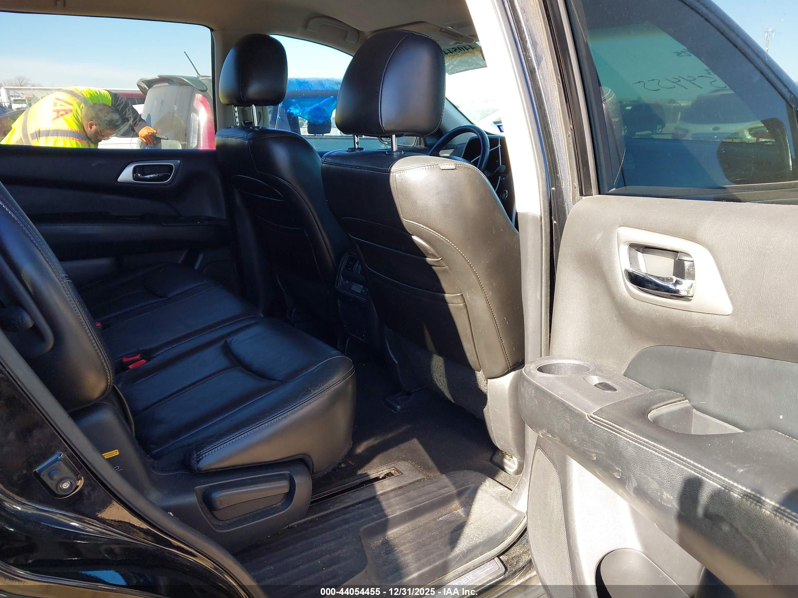 NISSAN PATHFINDER image 8
