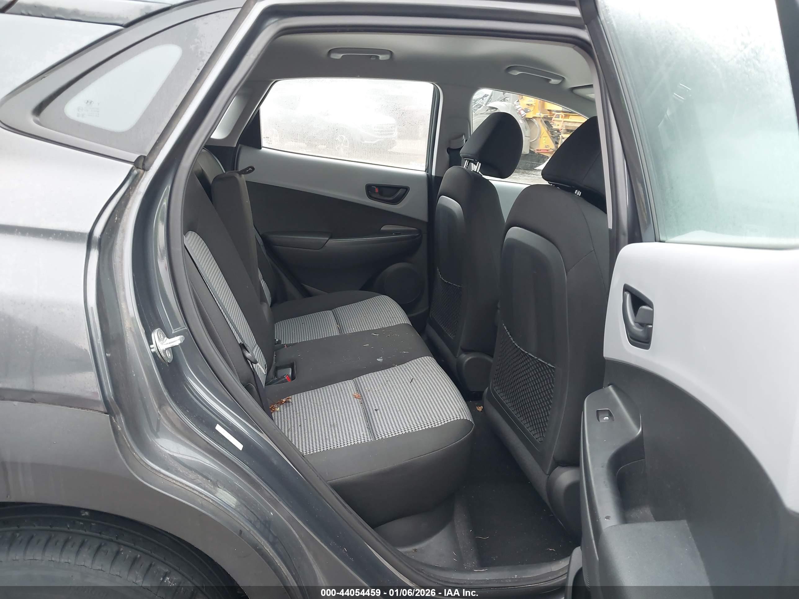 HYUNDAI KONA image 8