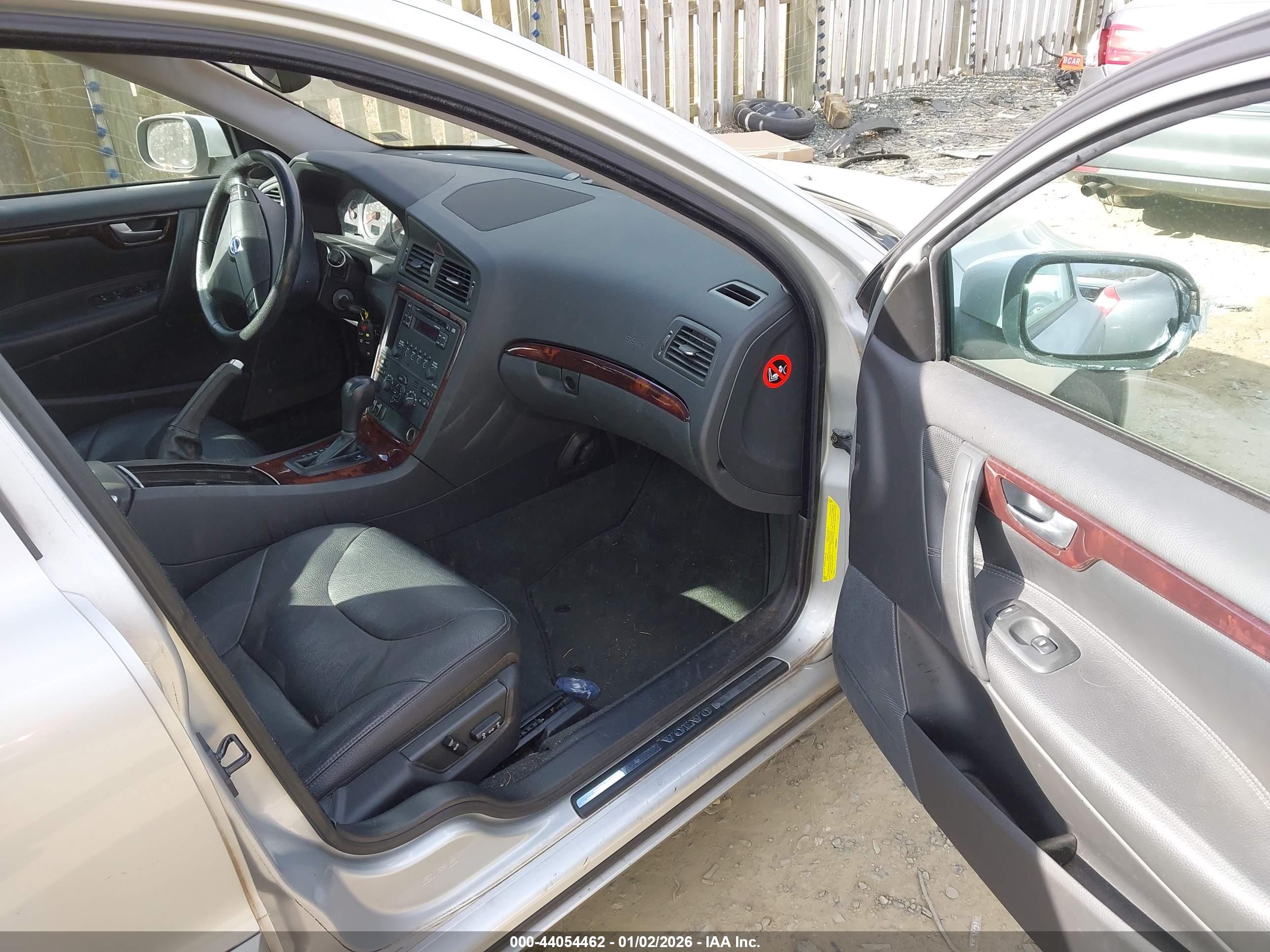VOLVO S60 image 5