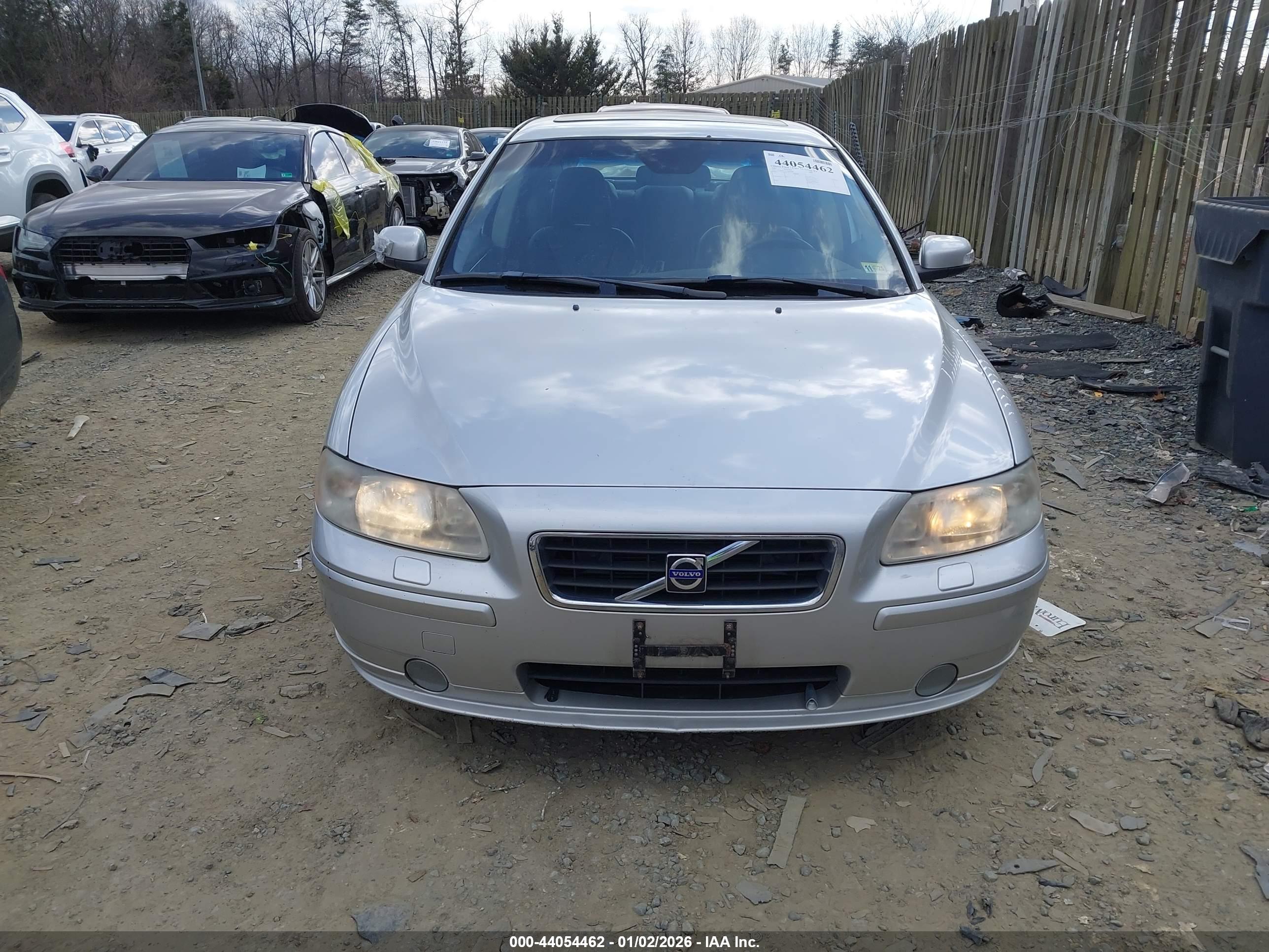 VOLVO S60 image 6