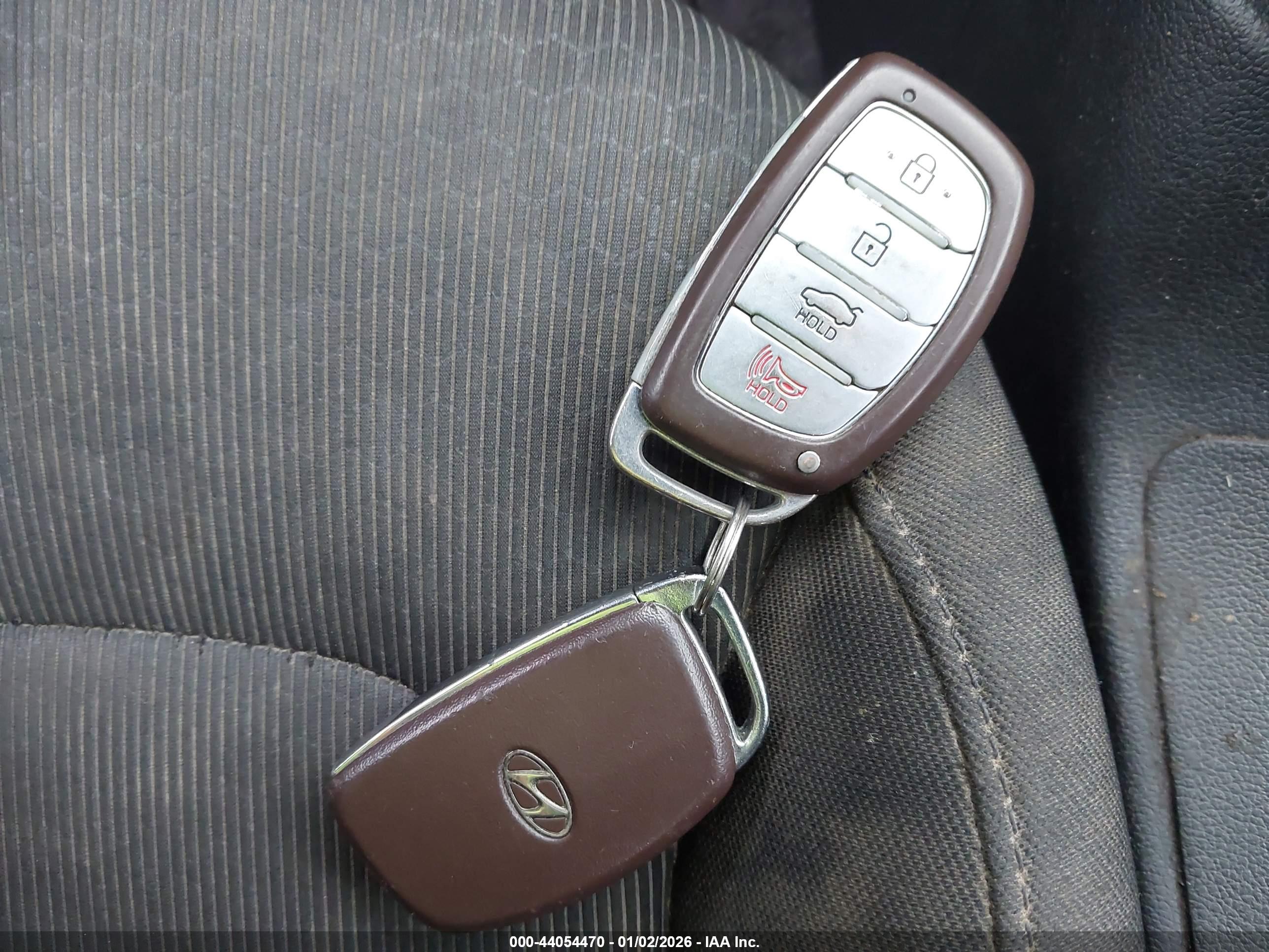 HYUNDAI ELANTRA image 11