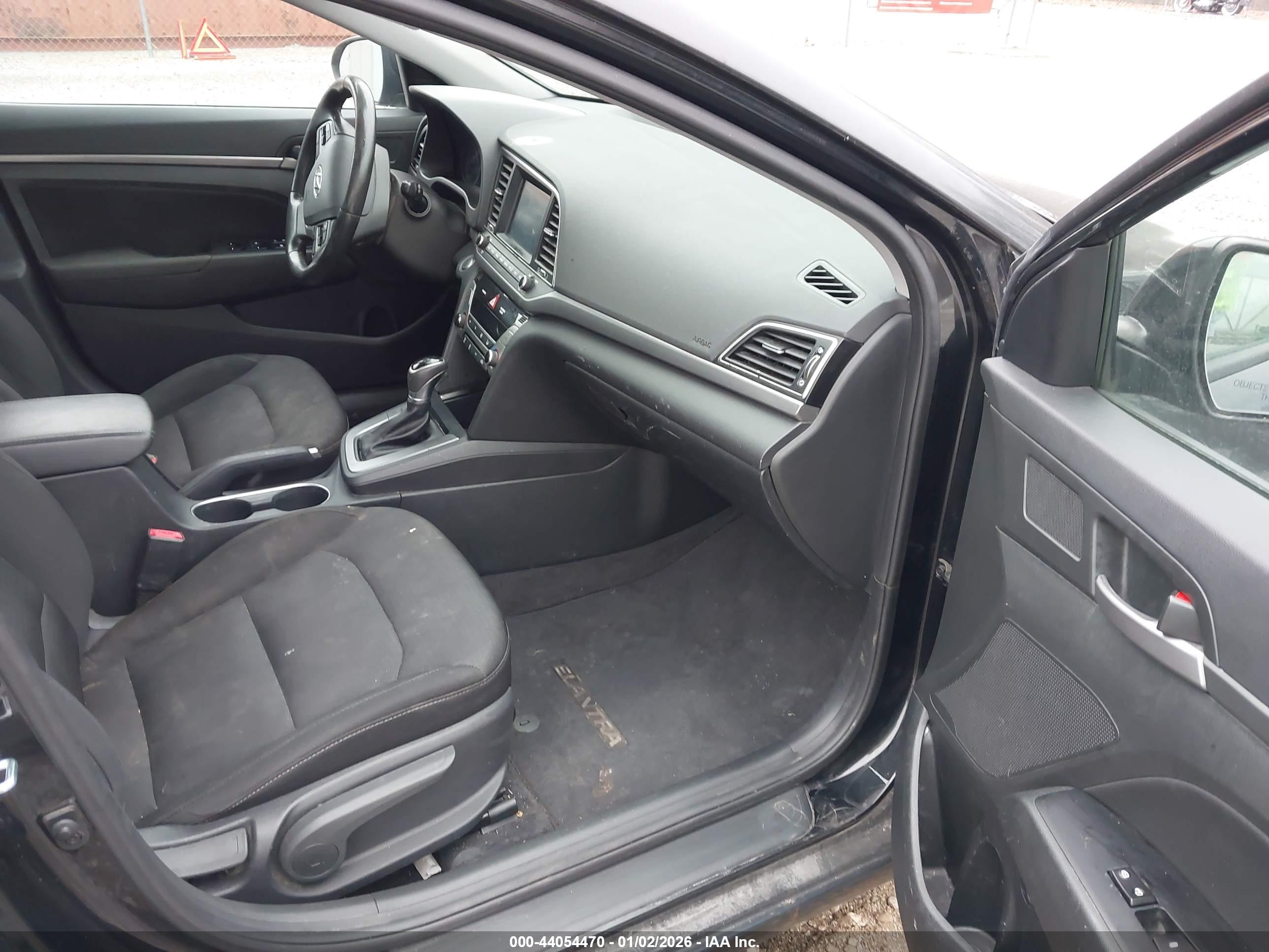 HYUNDAI ELANTRA image 5