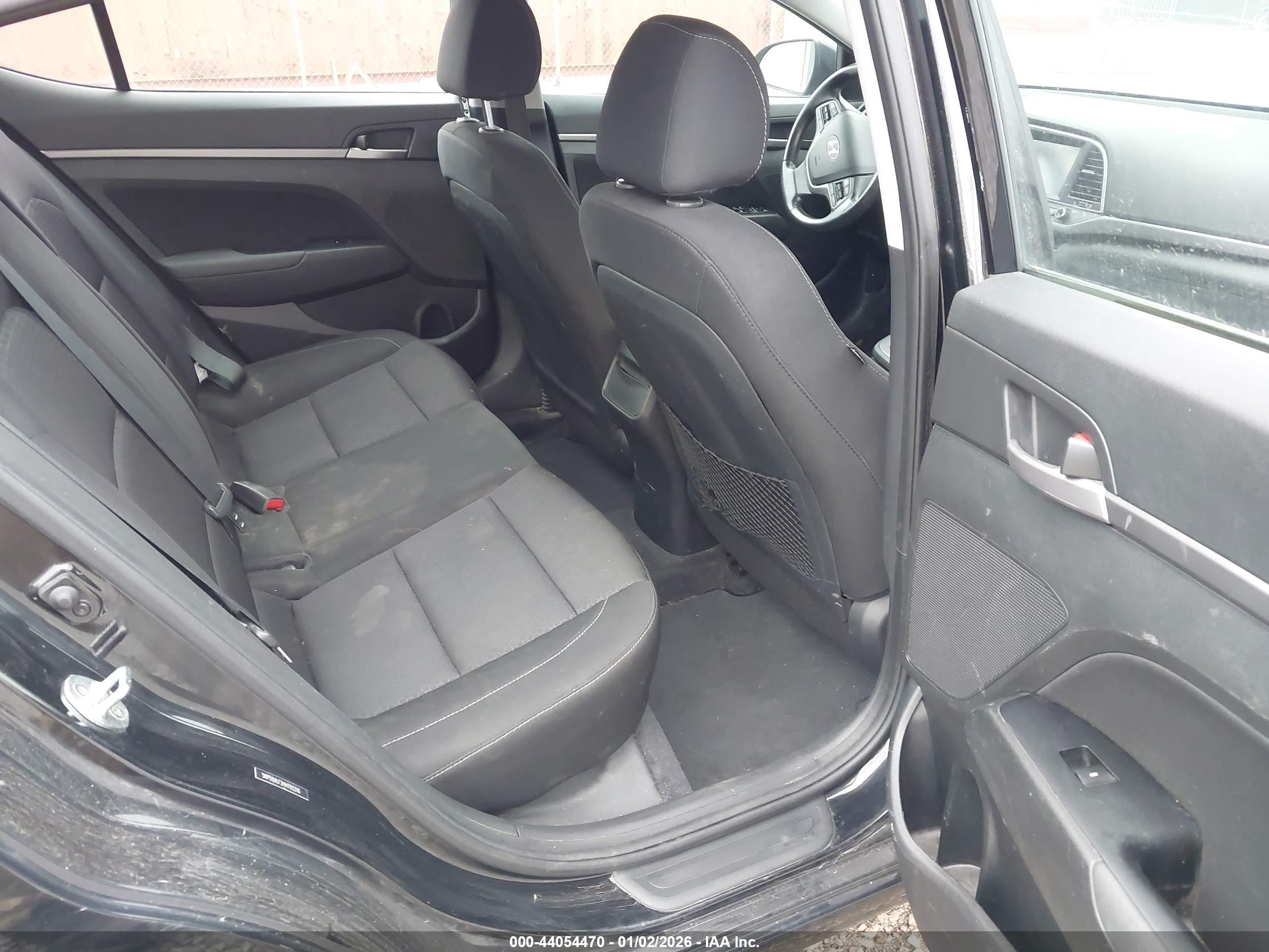 HYUNDAI ELANTRA image 8