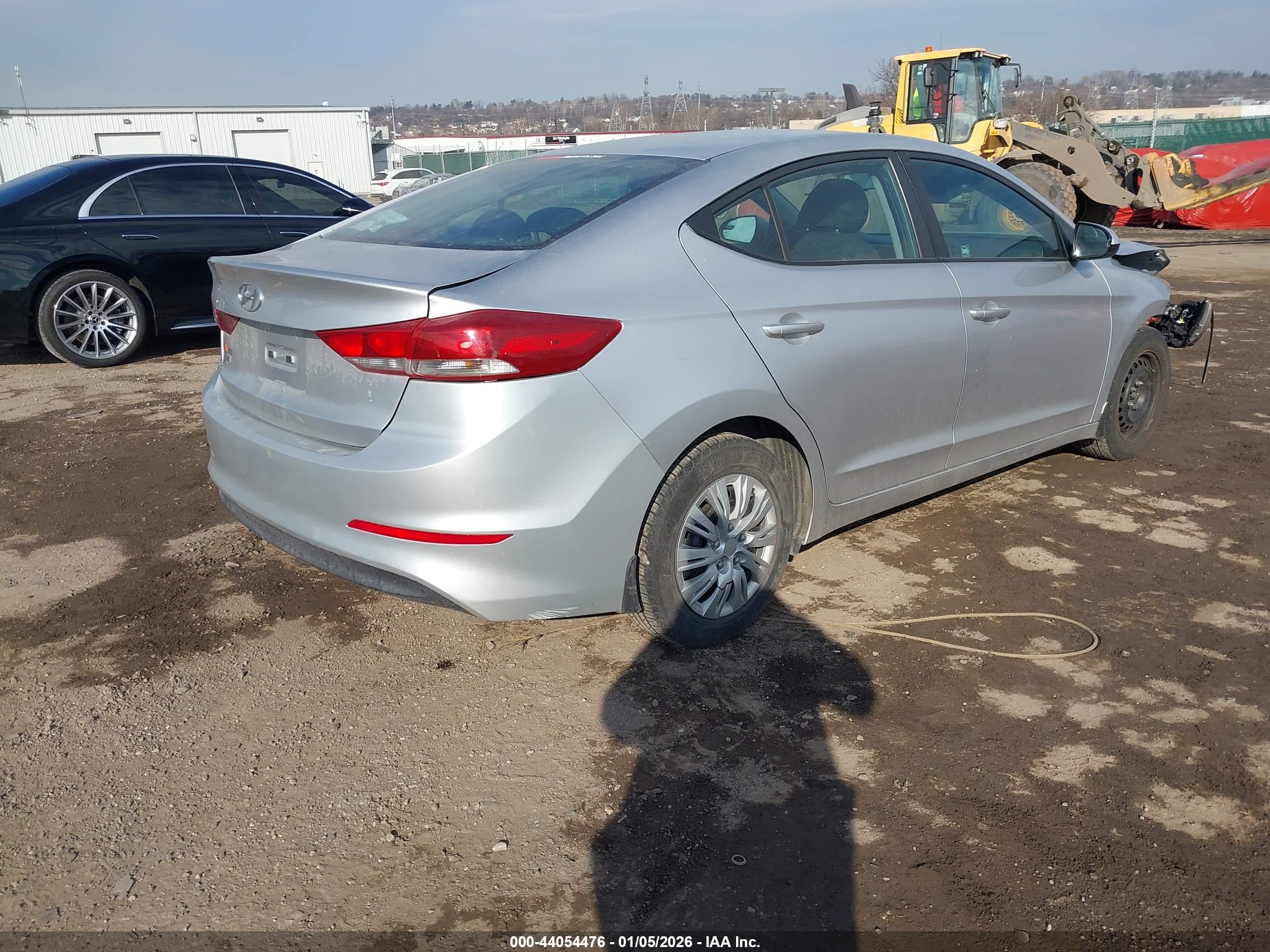HYUNDAI ELANTRA image 4