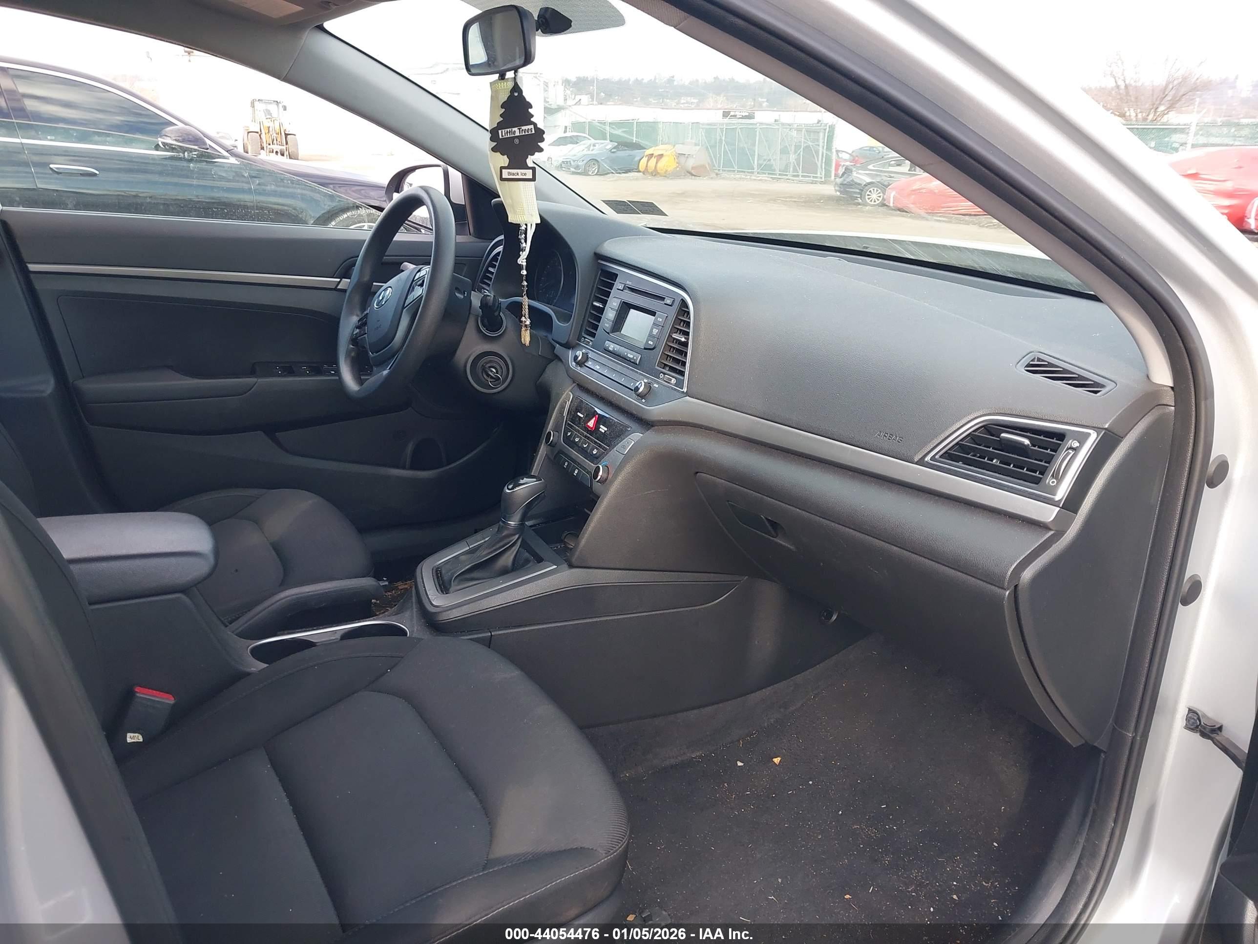 HYUNDAI ELANTRA image 5