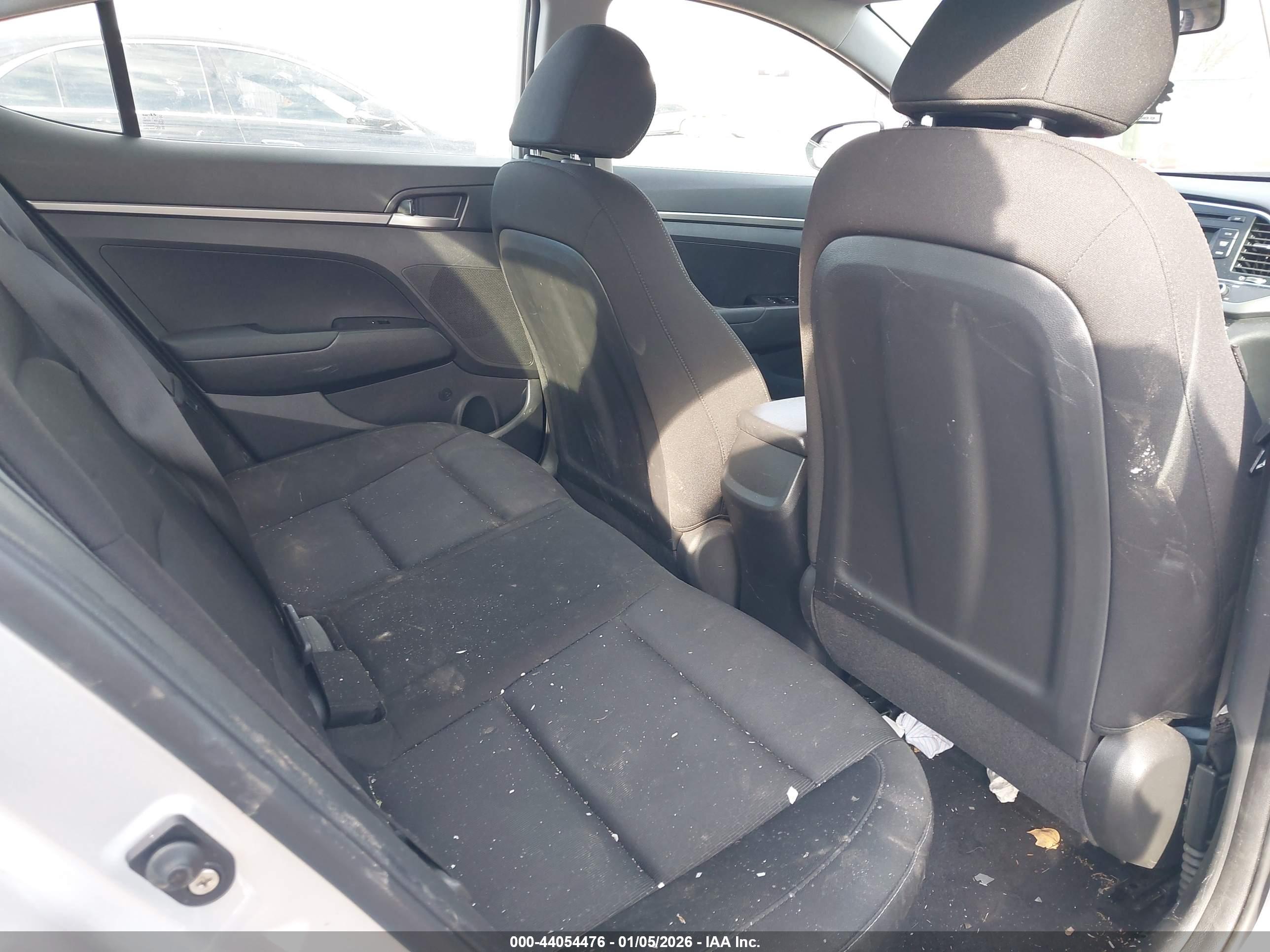 HYUNDAI ELANTRA image 8