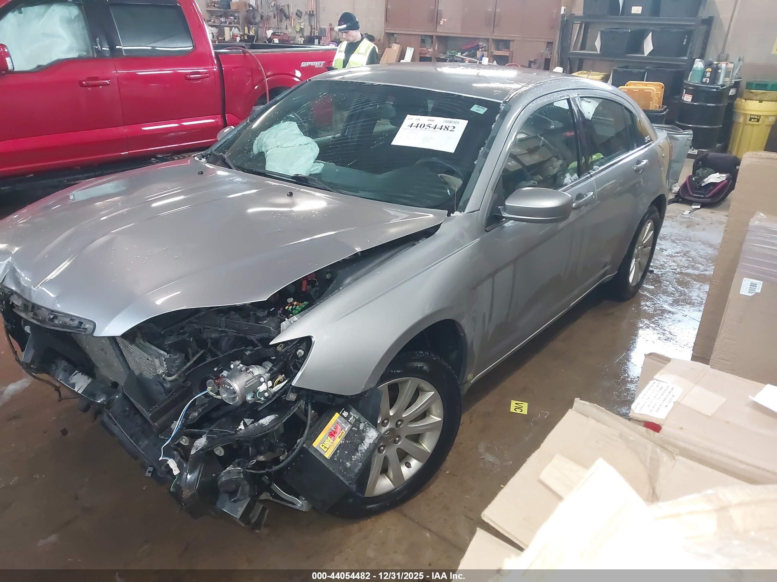 CHRYSLER 200 image 2