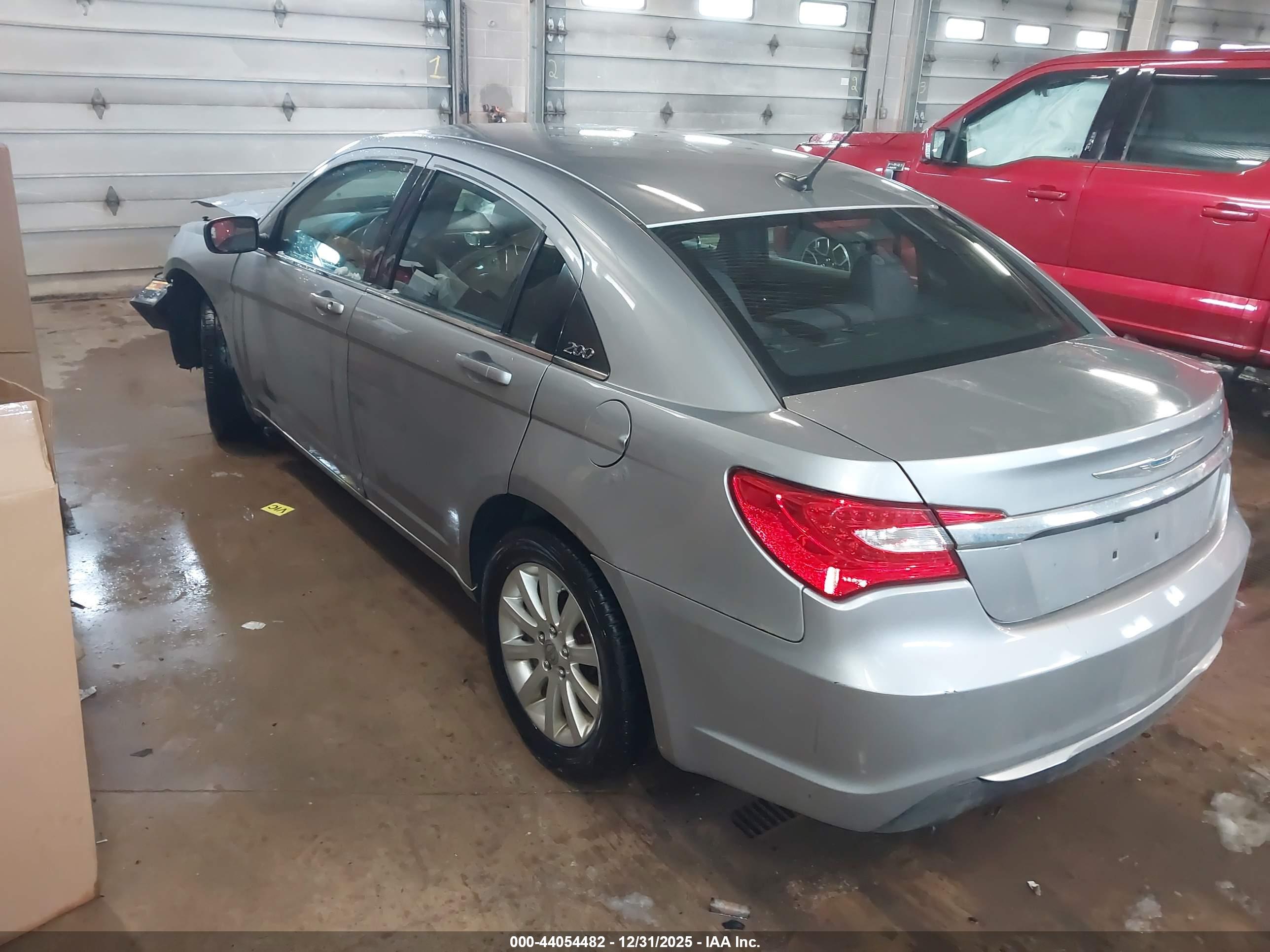 CHRYSLER 200 image 3