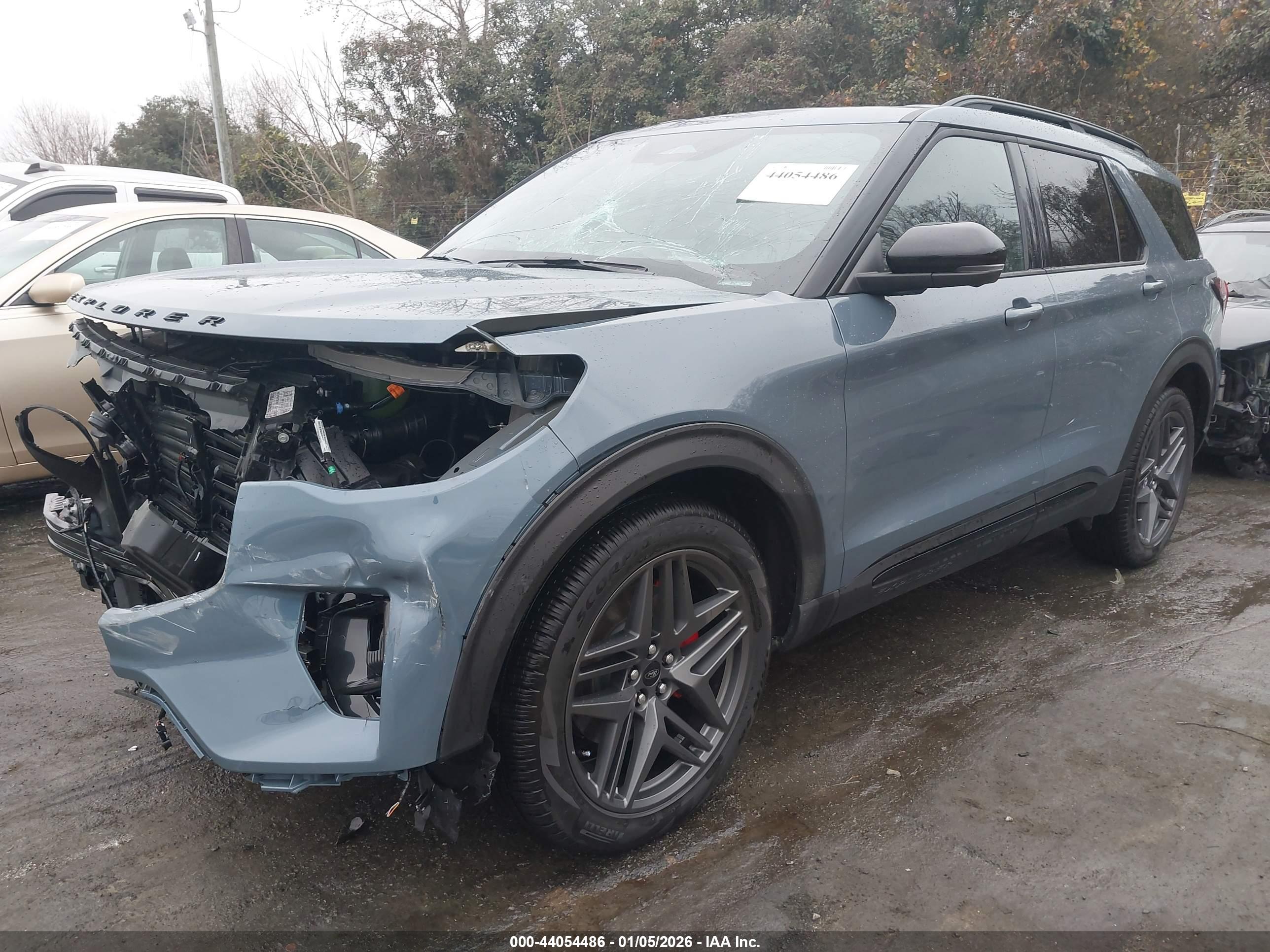 FORD EXPLORER image 2