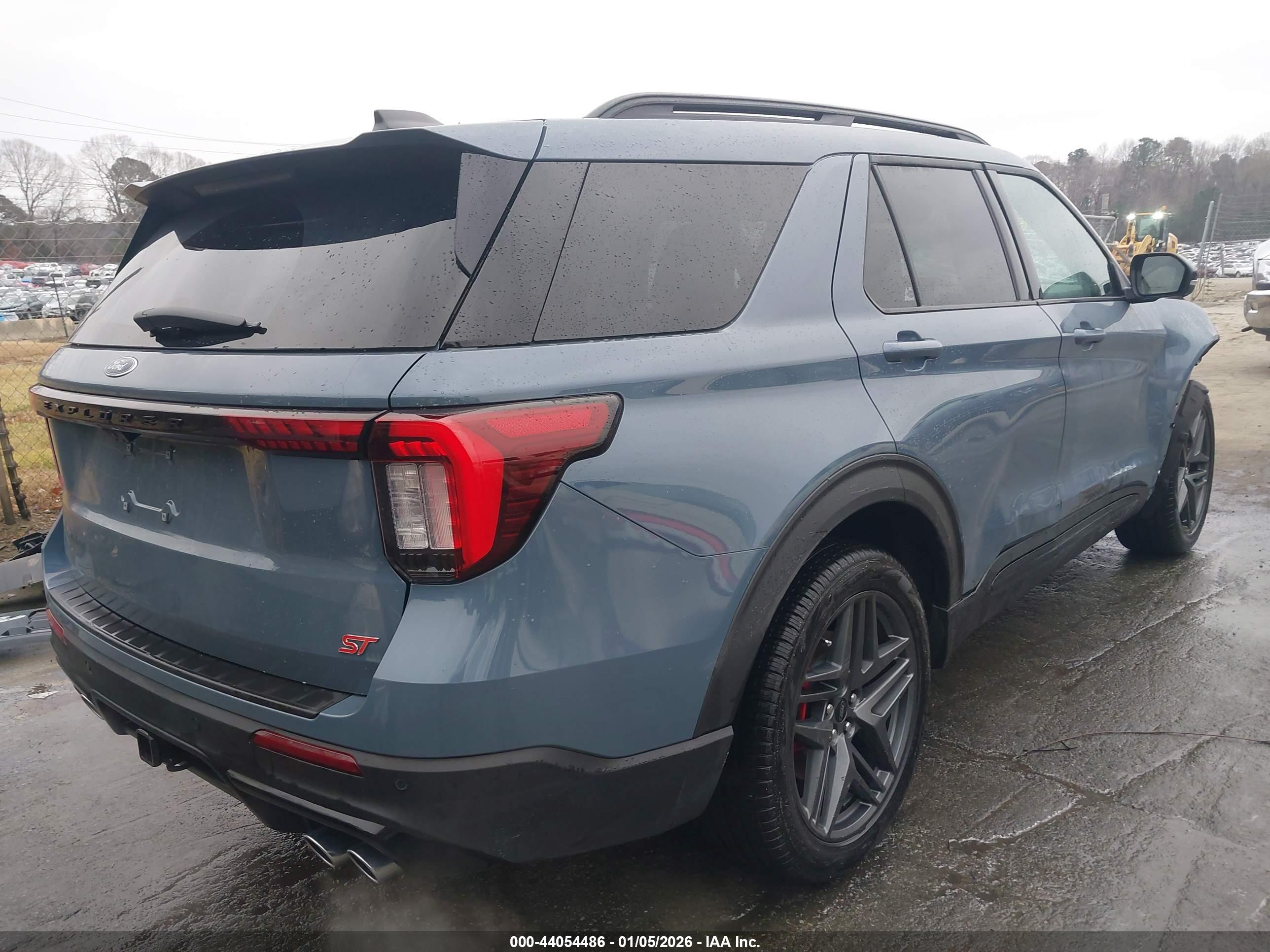 FORD EXPLORER image 4