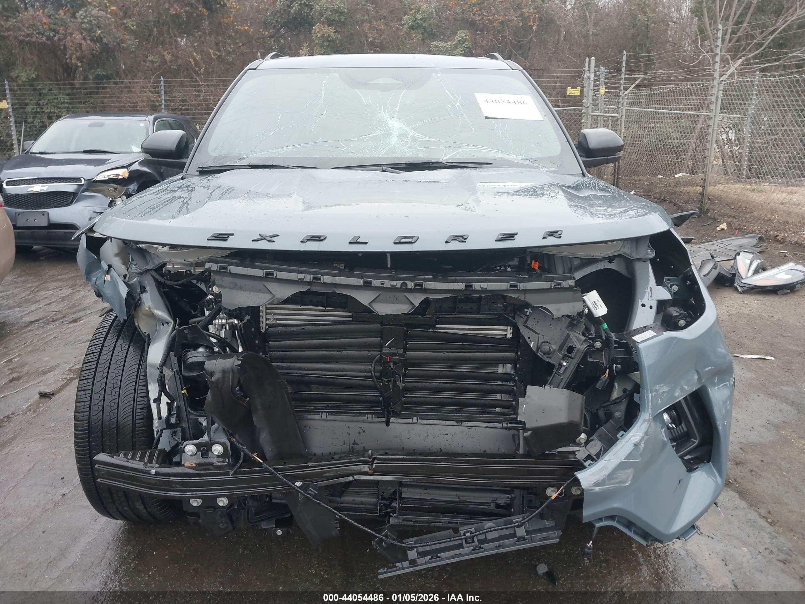 FORD EXPLORER image 6