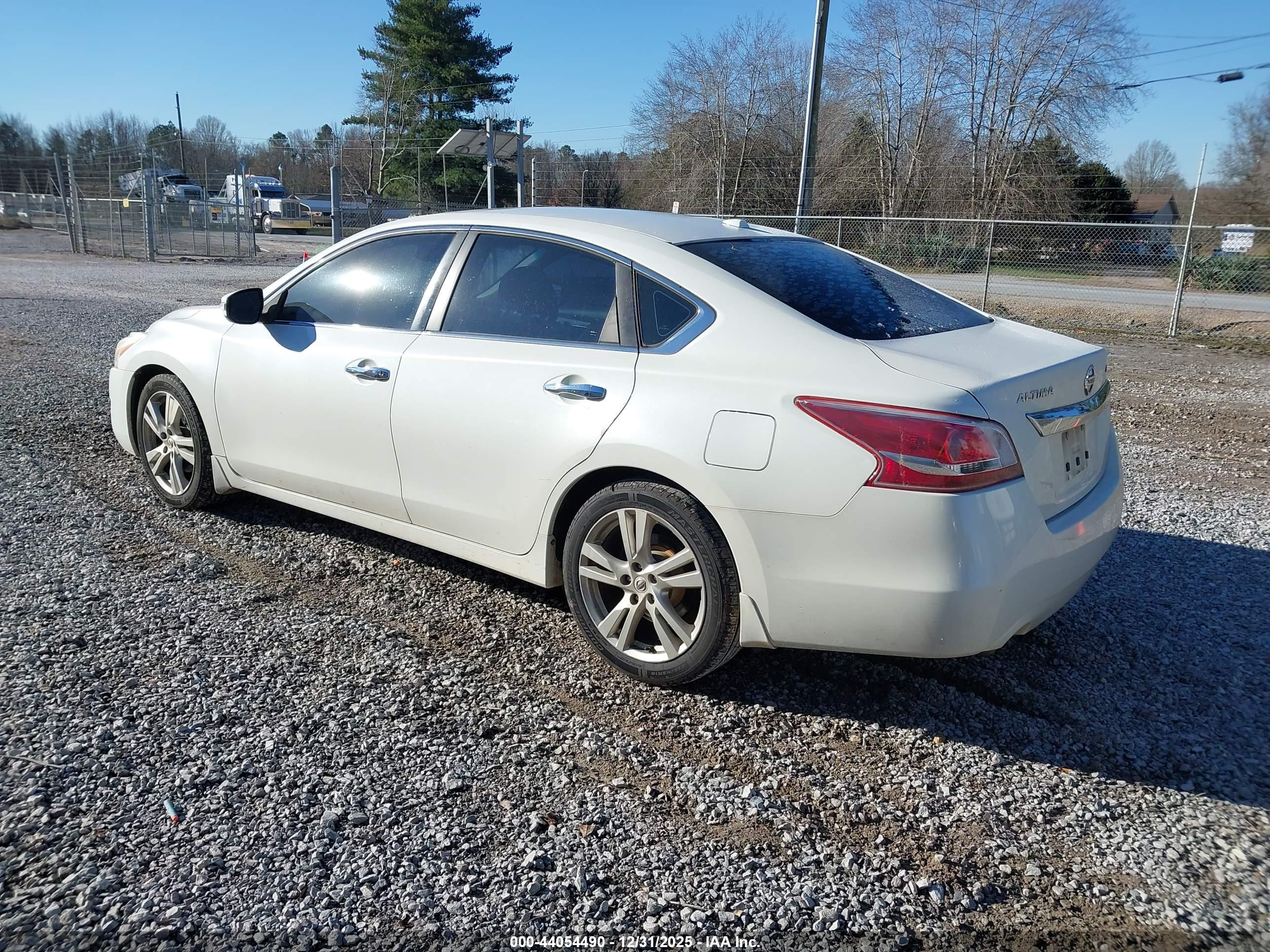 NISSAN ALTIMA image 3