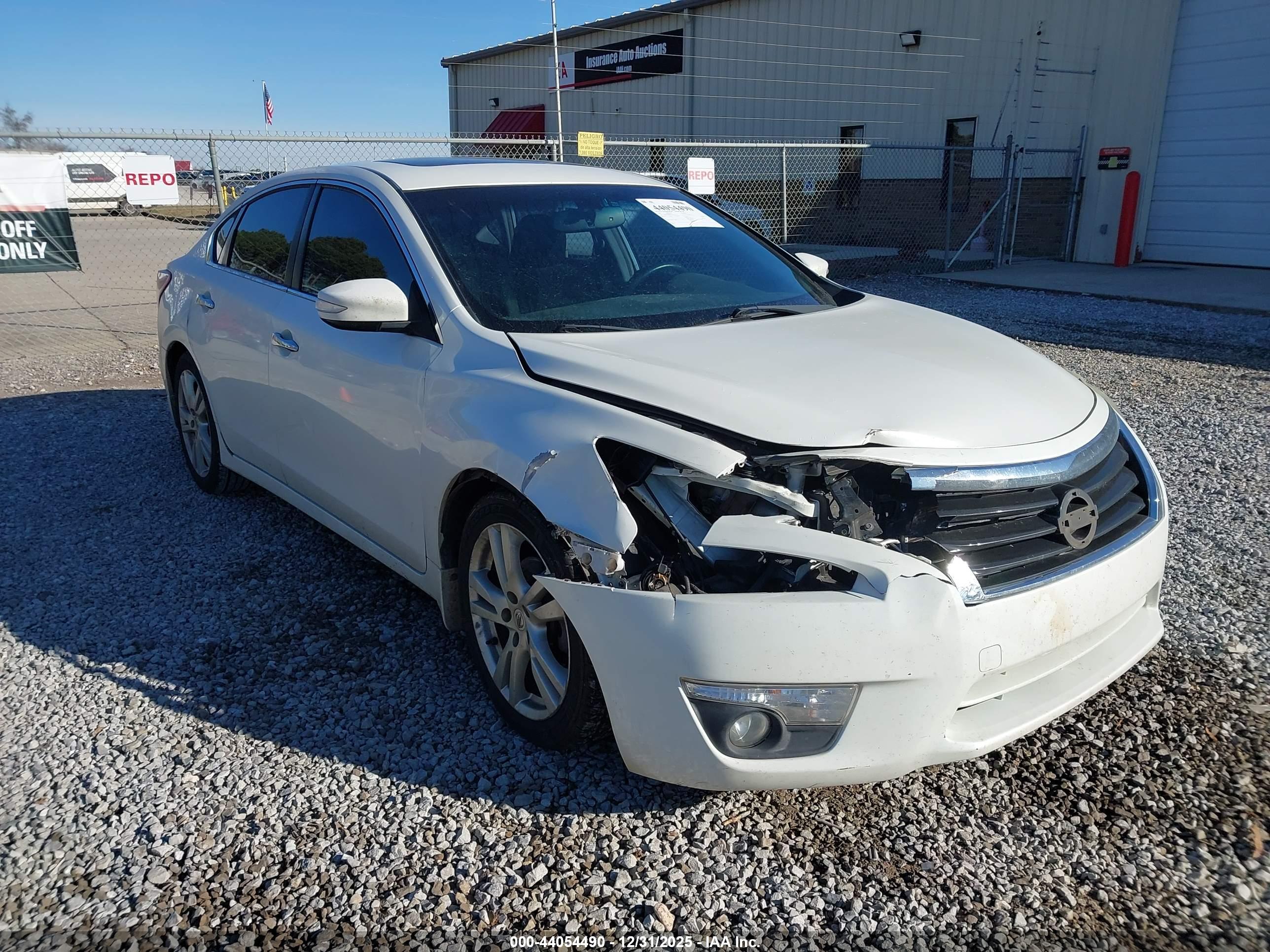 NISSAN ALTIMA image 6