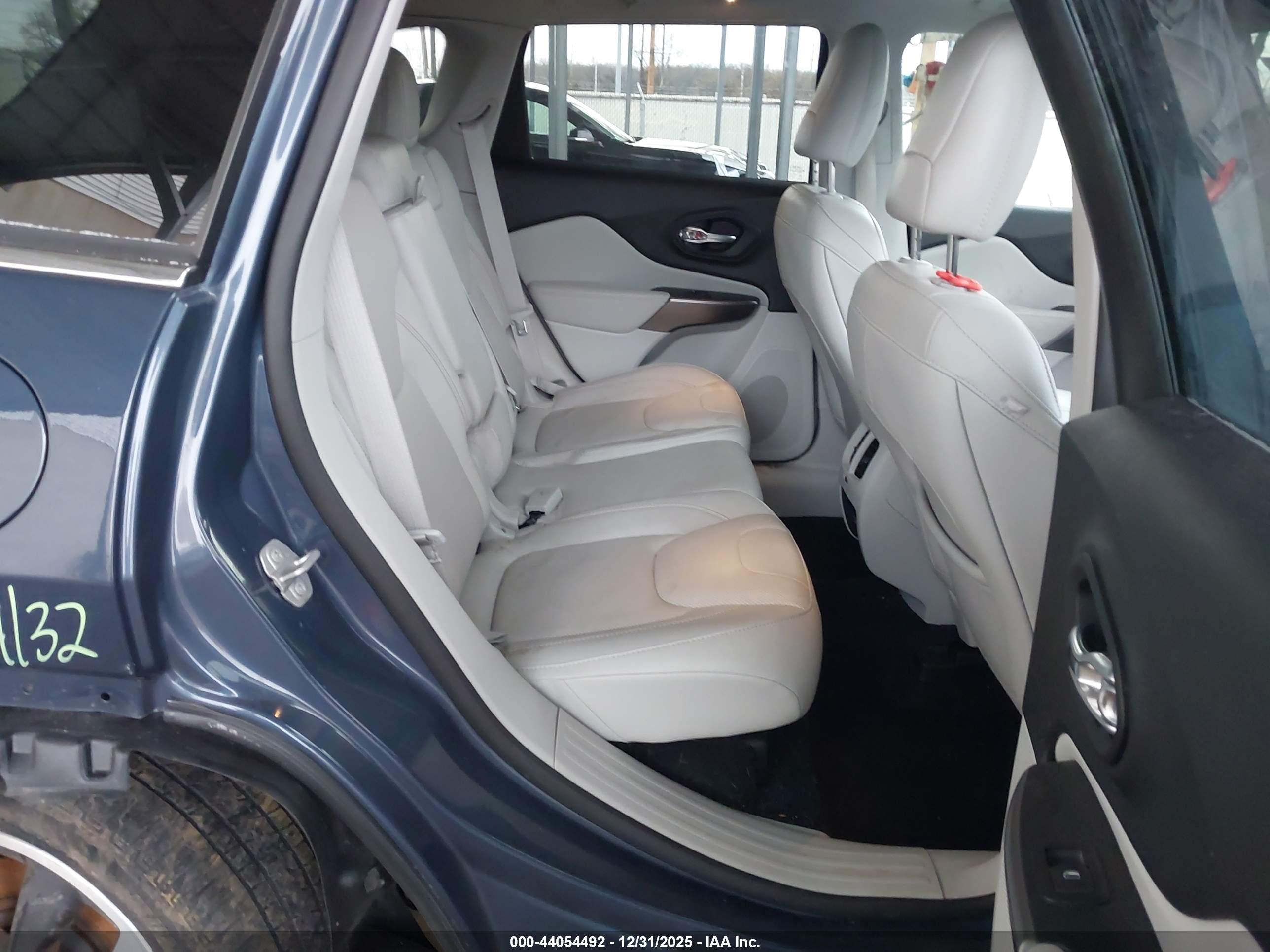 JEEP CHEROKEE image 8