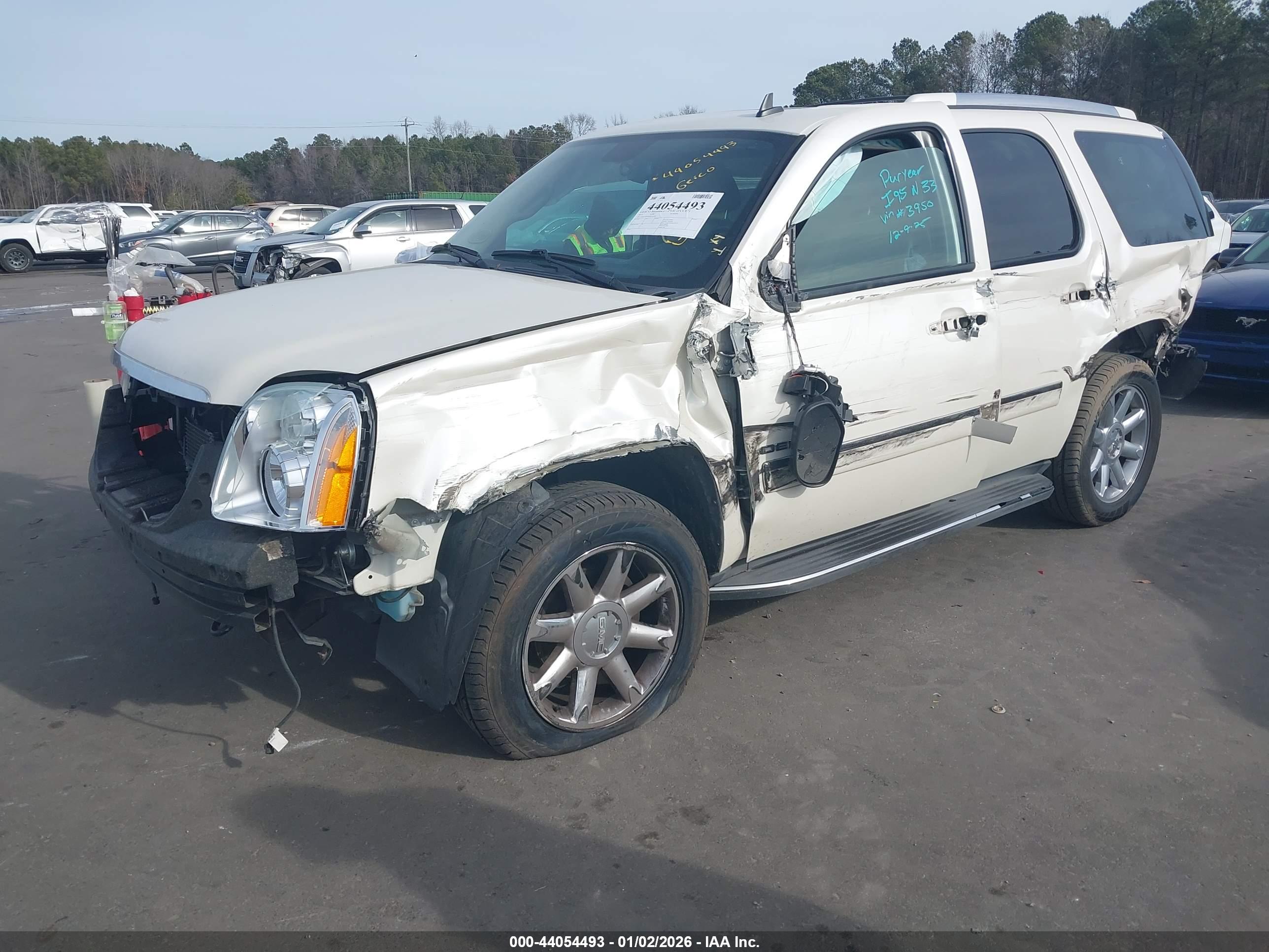 GMC YUKON image 2