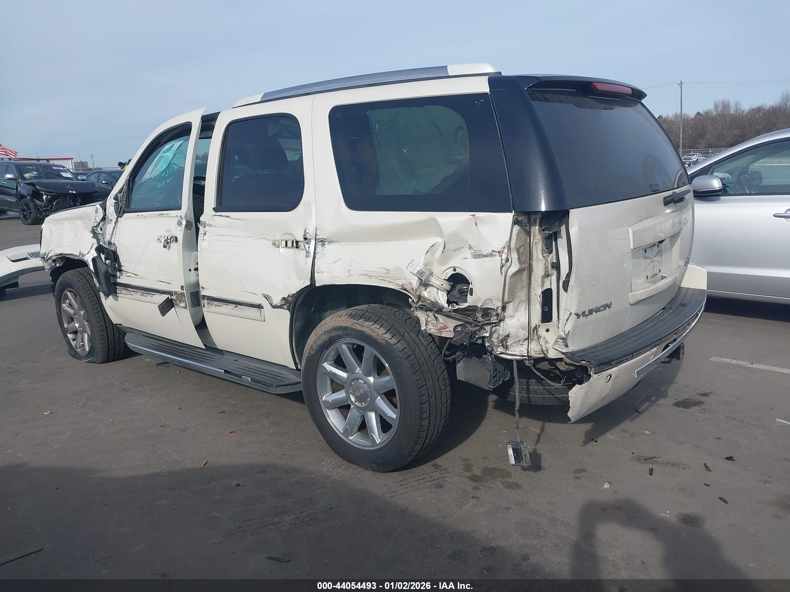 GMC YUKON image 3